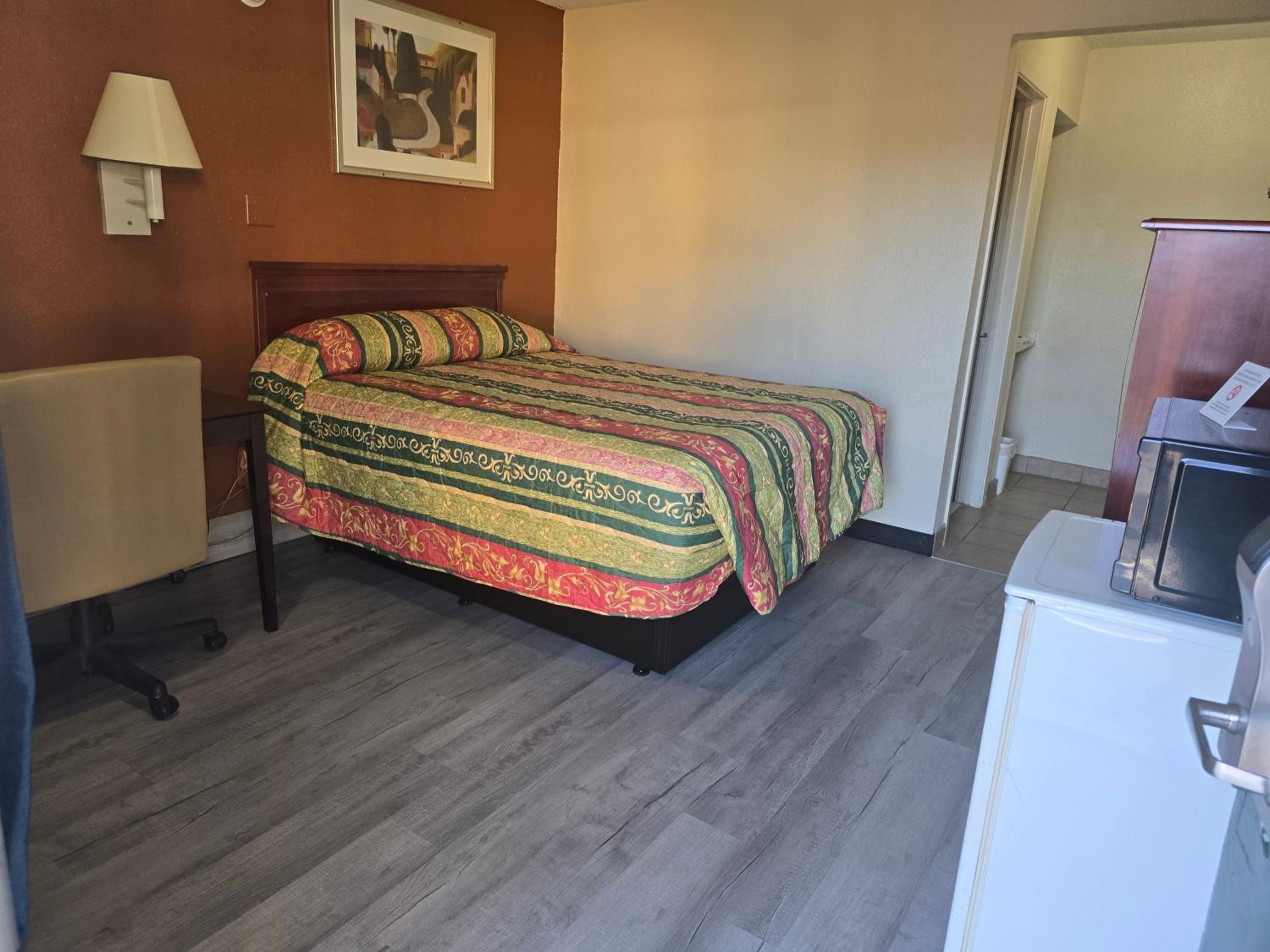 Standard Queen Room - Photo 1