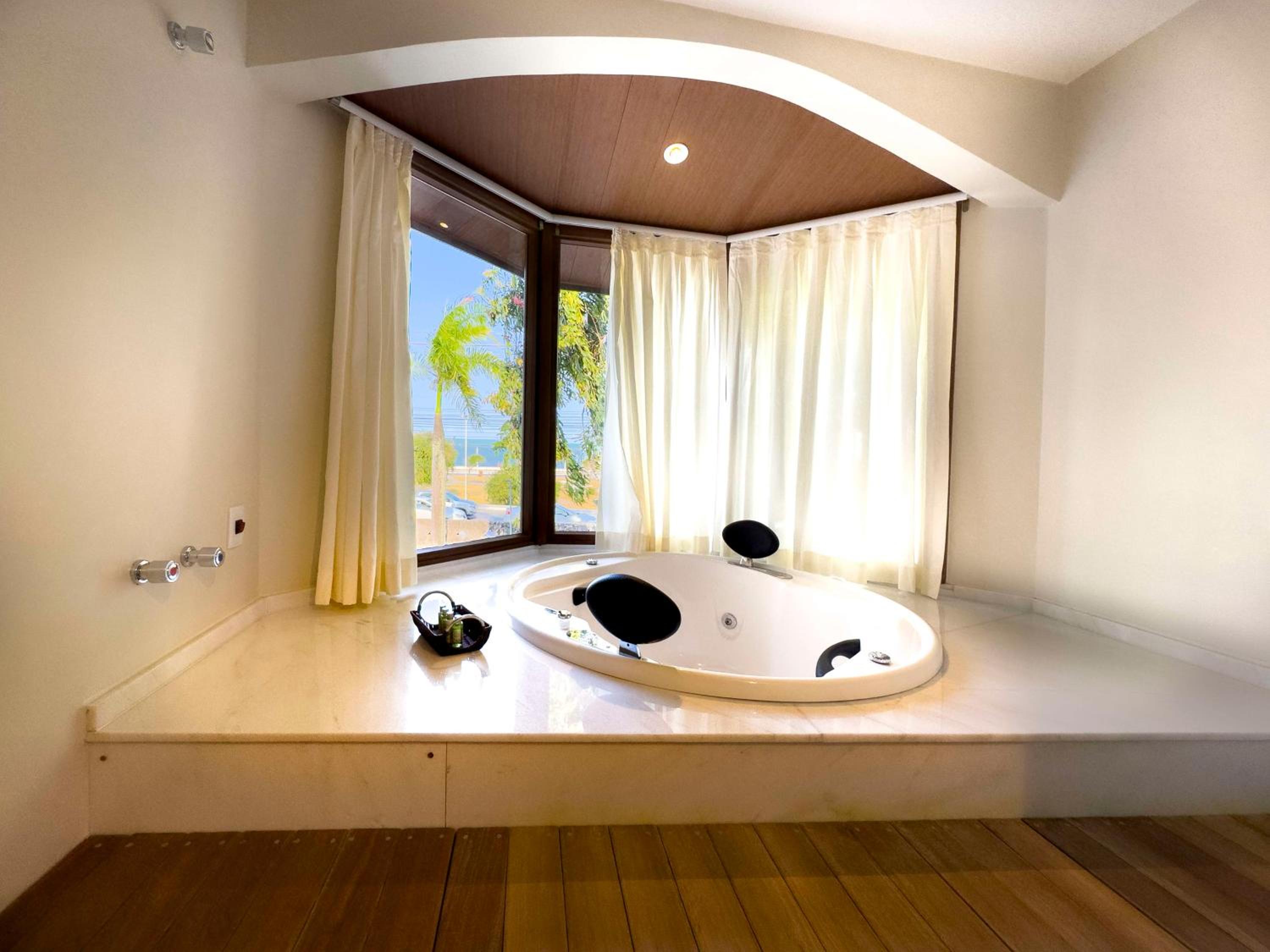 Suite with Bath Tub and Balcony thumbnail 5