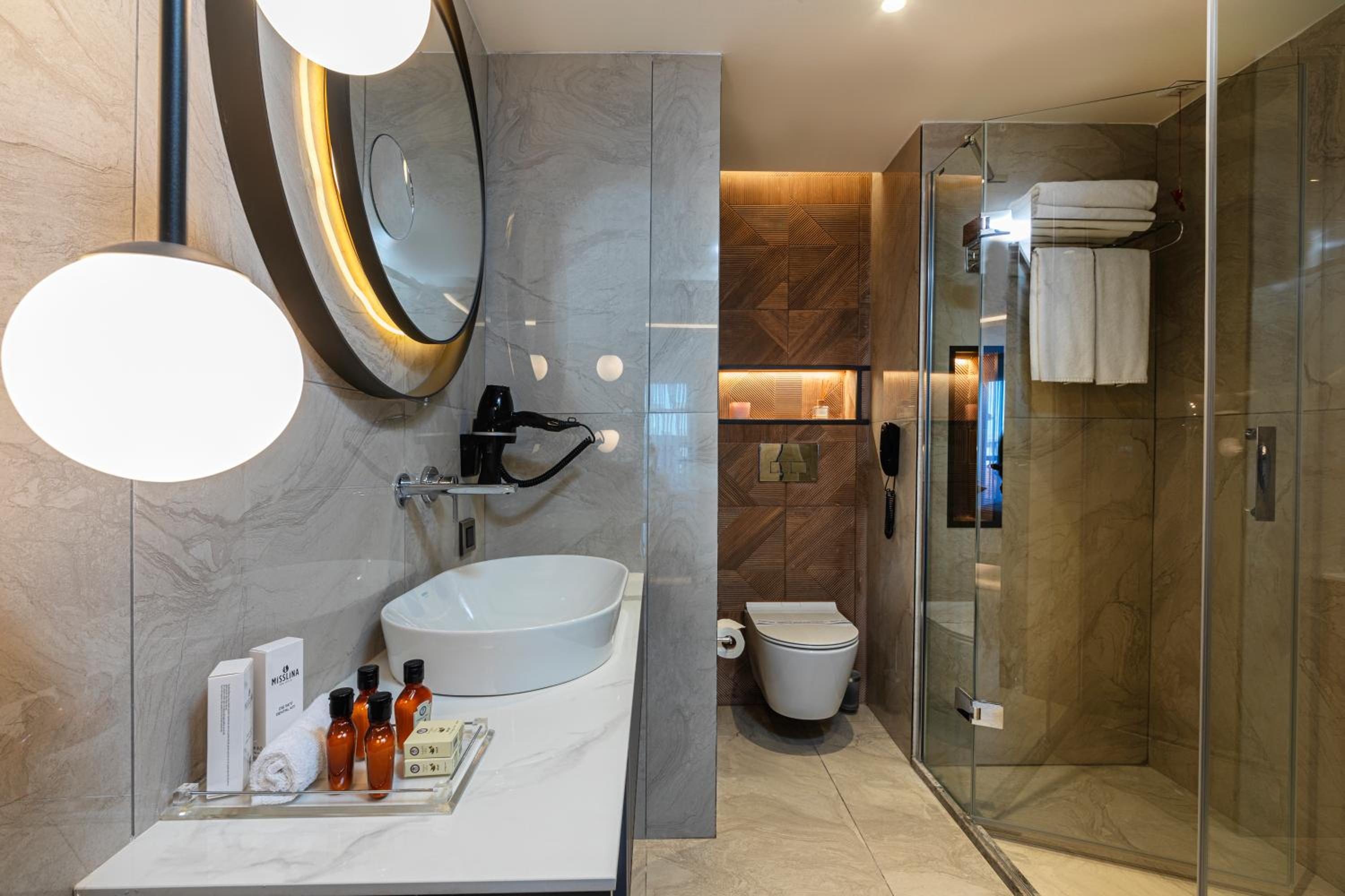 Executive Suite with One King Bed and Two Single Beds