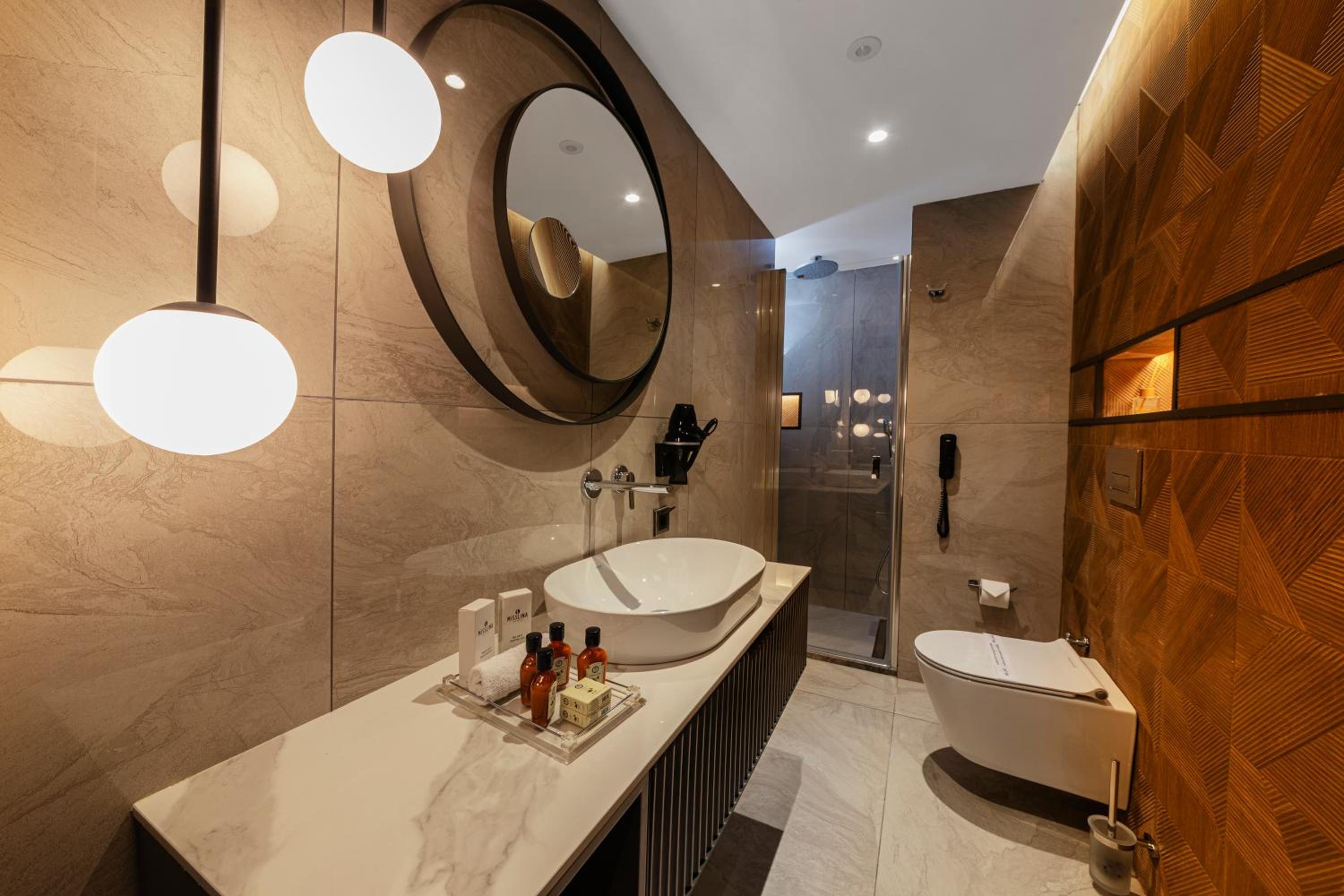 Executive Suite with One King Bed and Two Single Beds