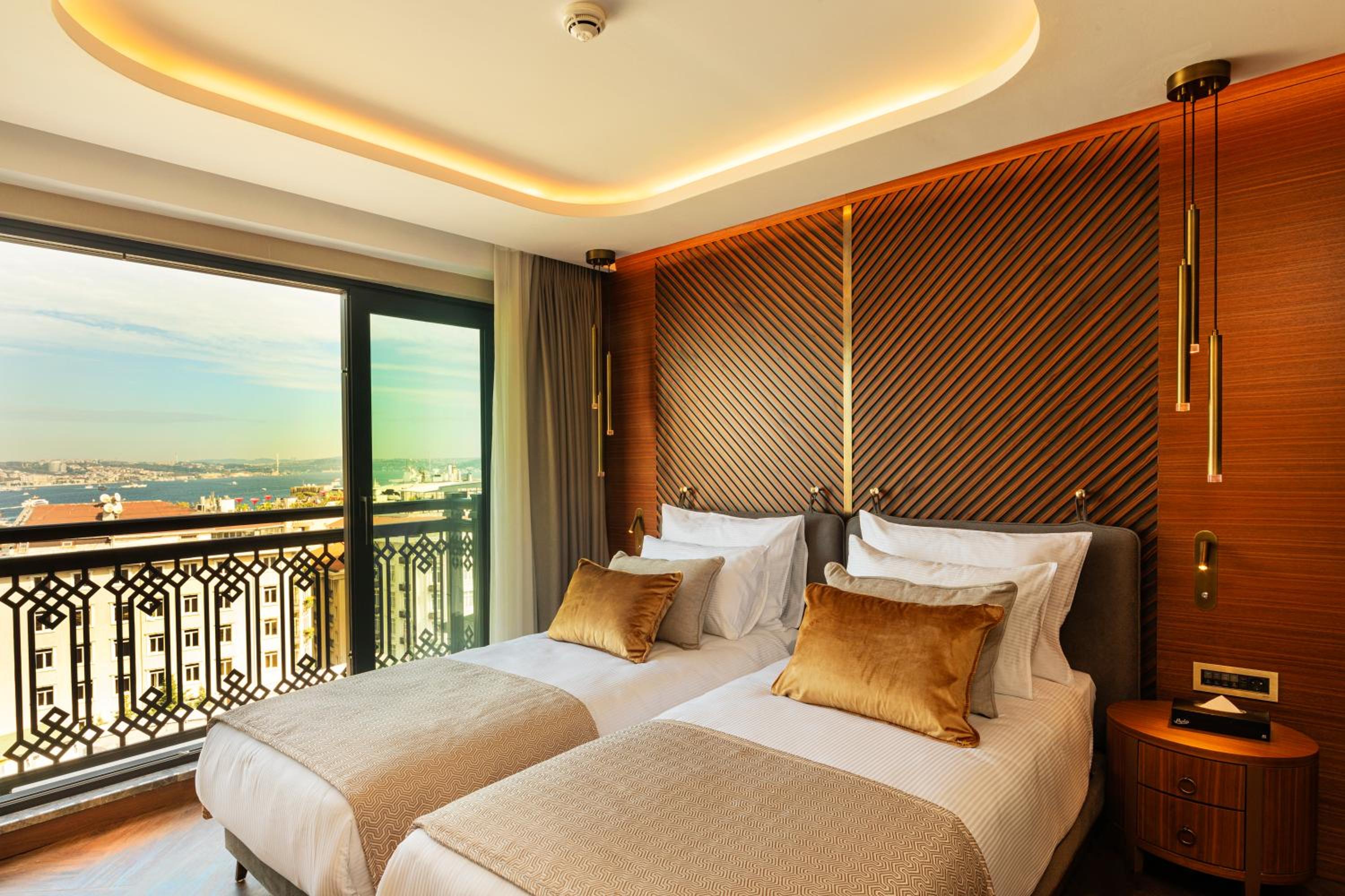 Executive Twin Room thumbnail 5