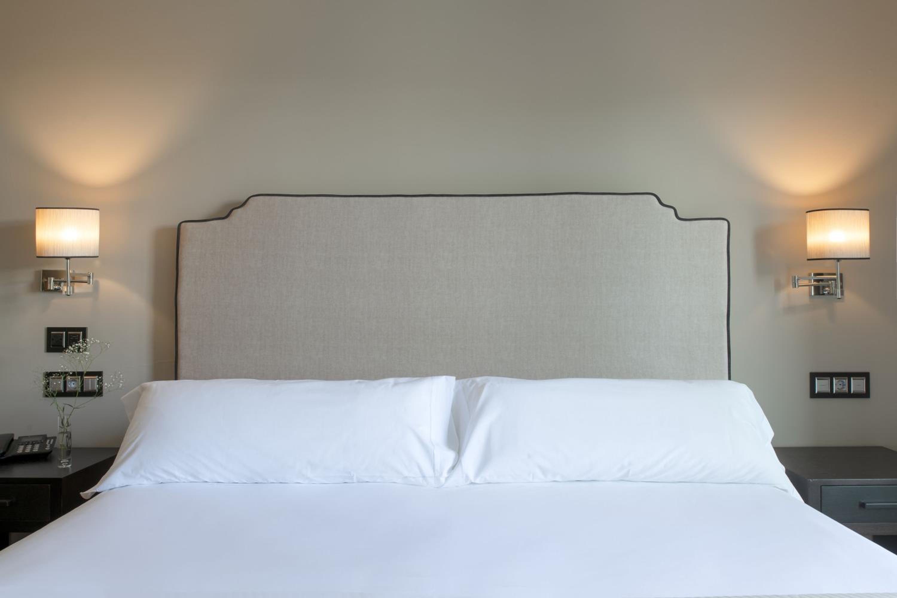 Double or Twin Room with Terrace - Photo 5