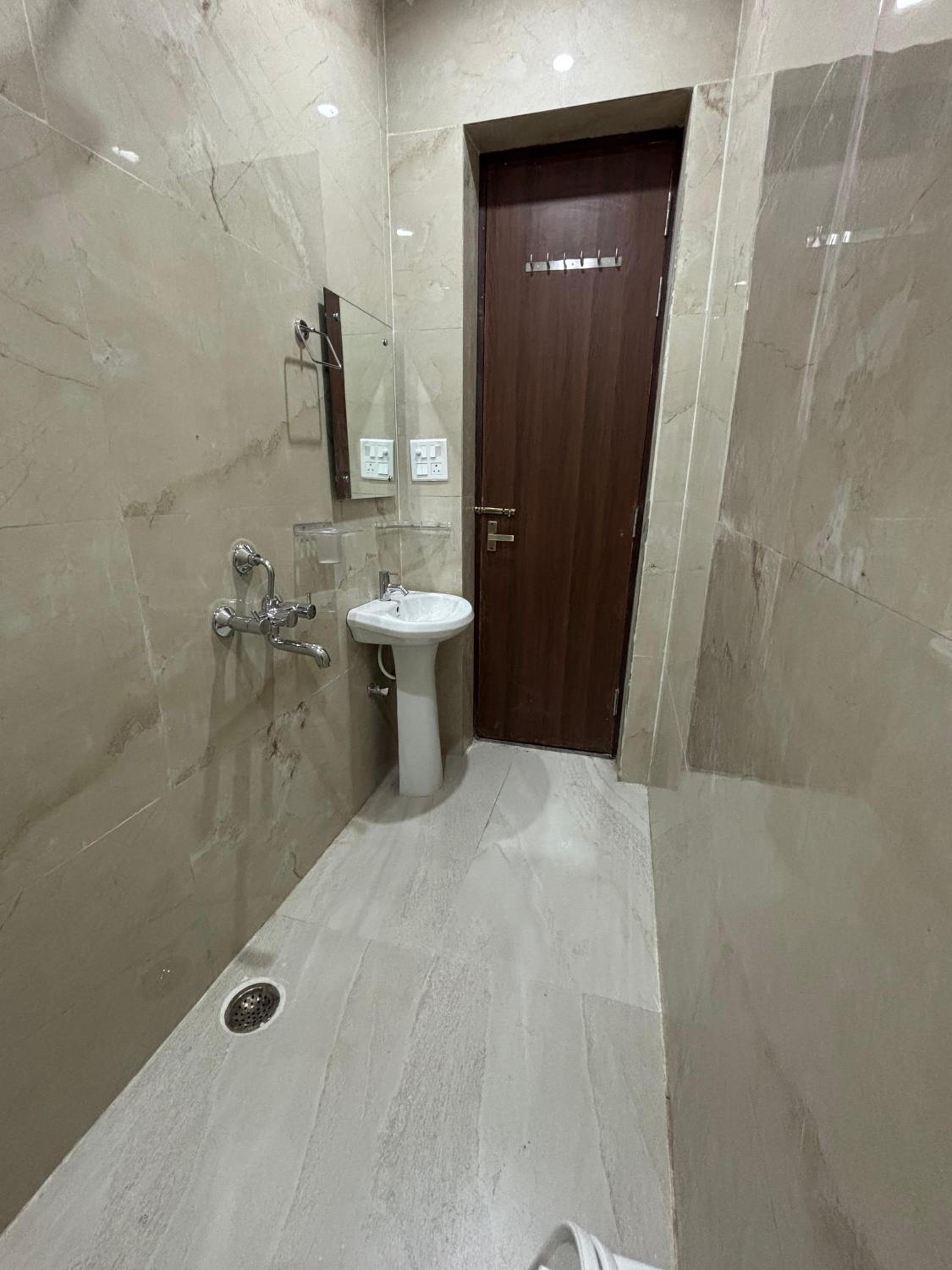 Deluxe Double Room with Balcony photo 3