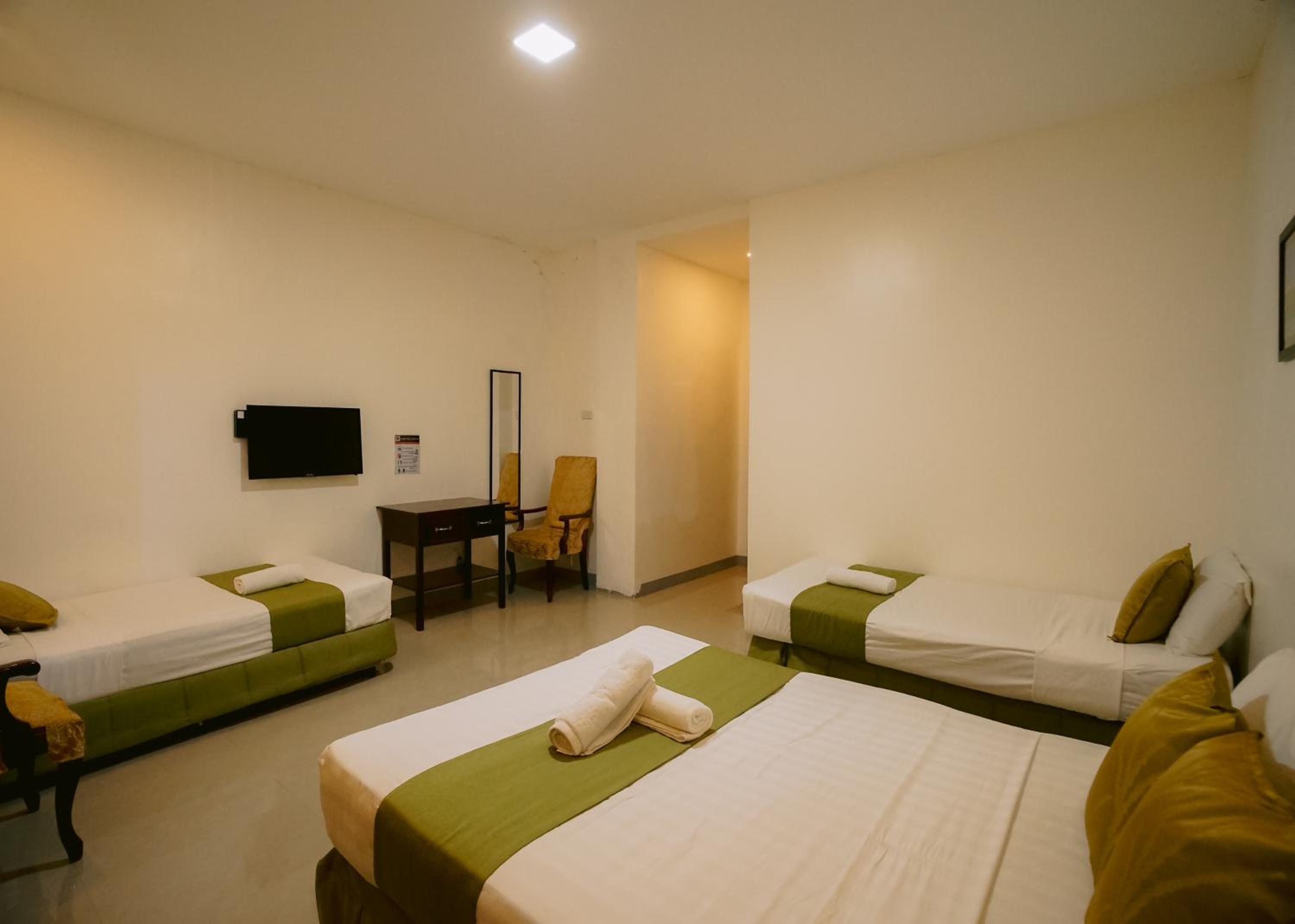 Family Room - Photo 5