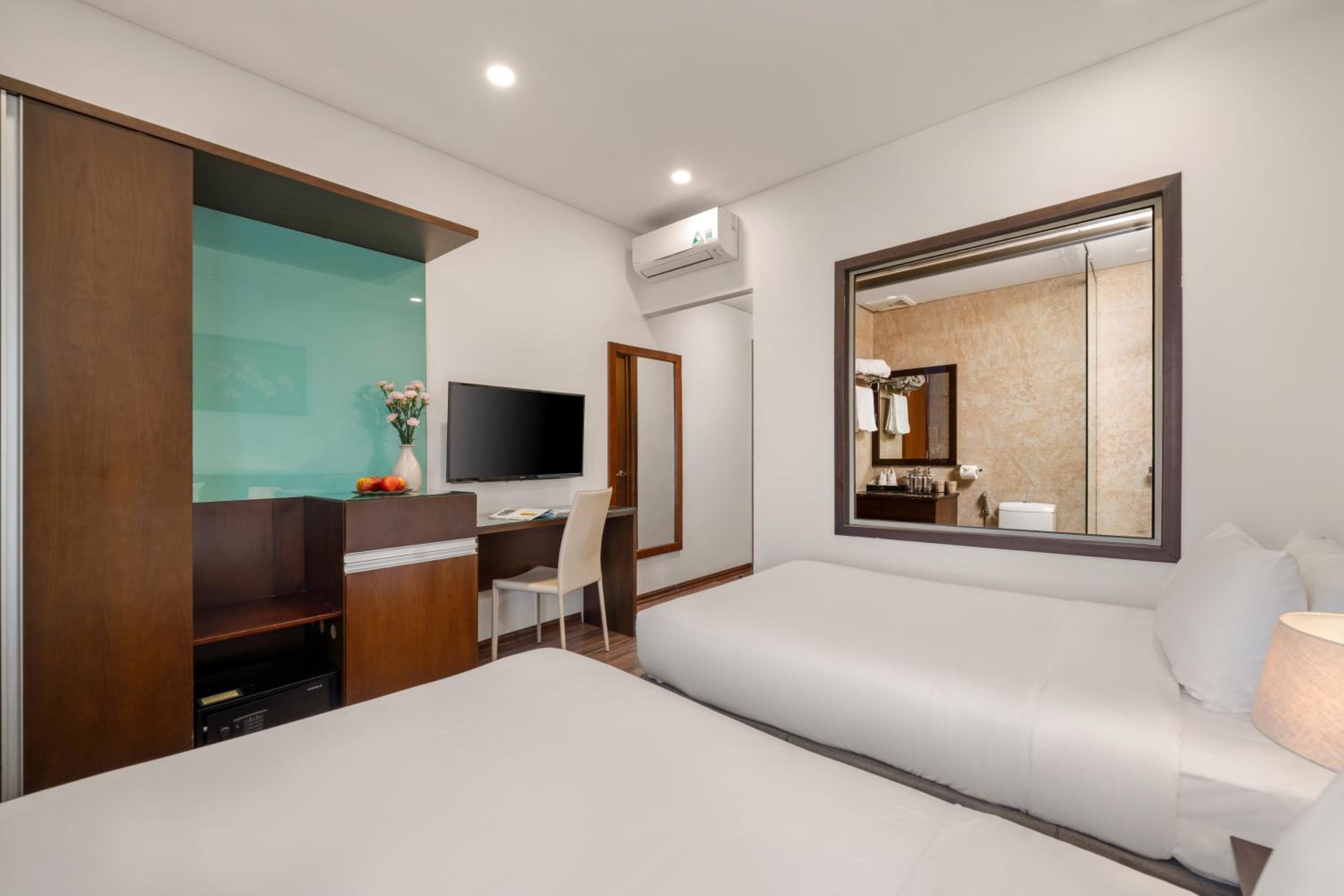 Deluxe Twin Room with River View - Photo 7