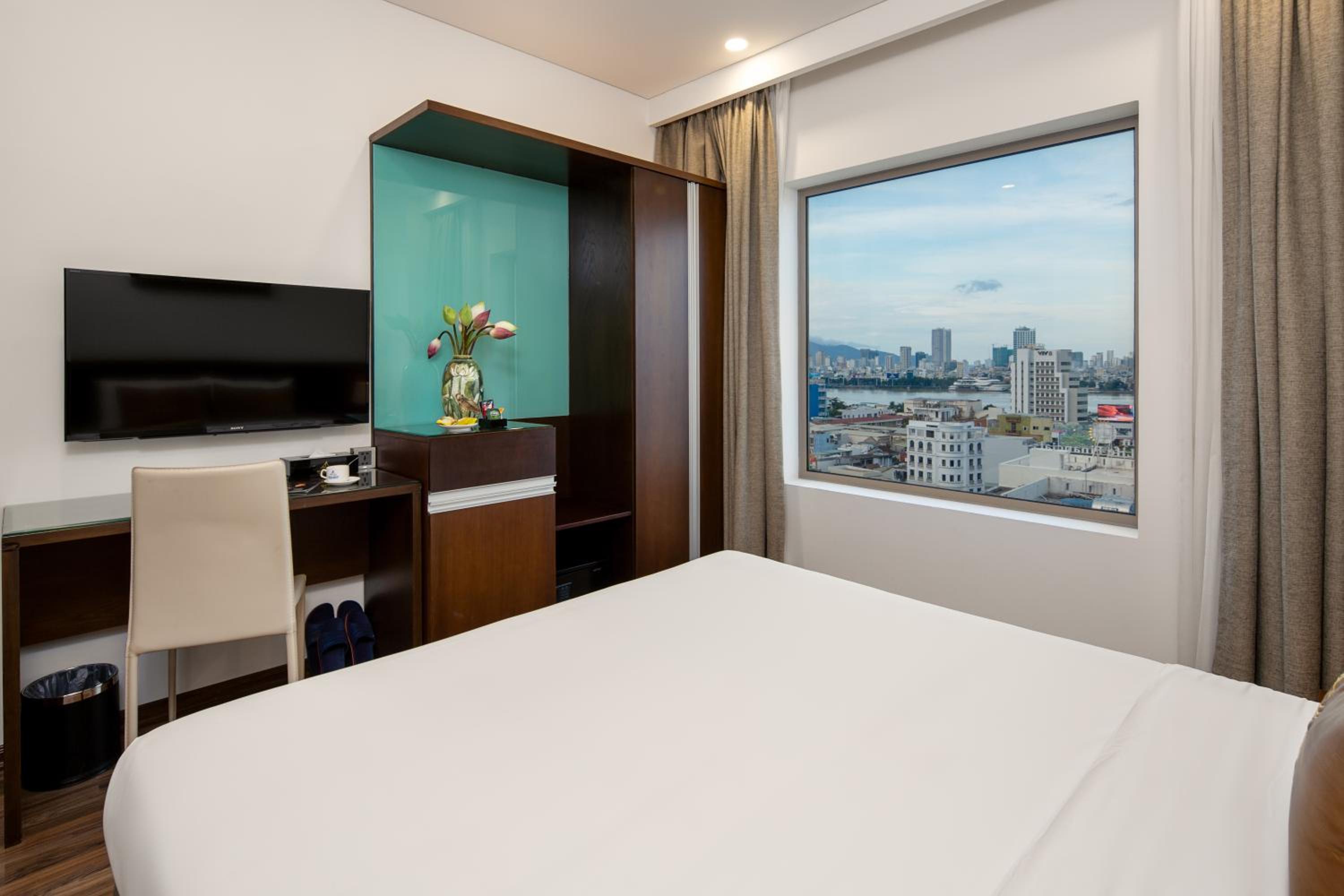 Deluxe Double Room with River View - Photo 2