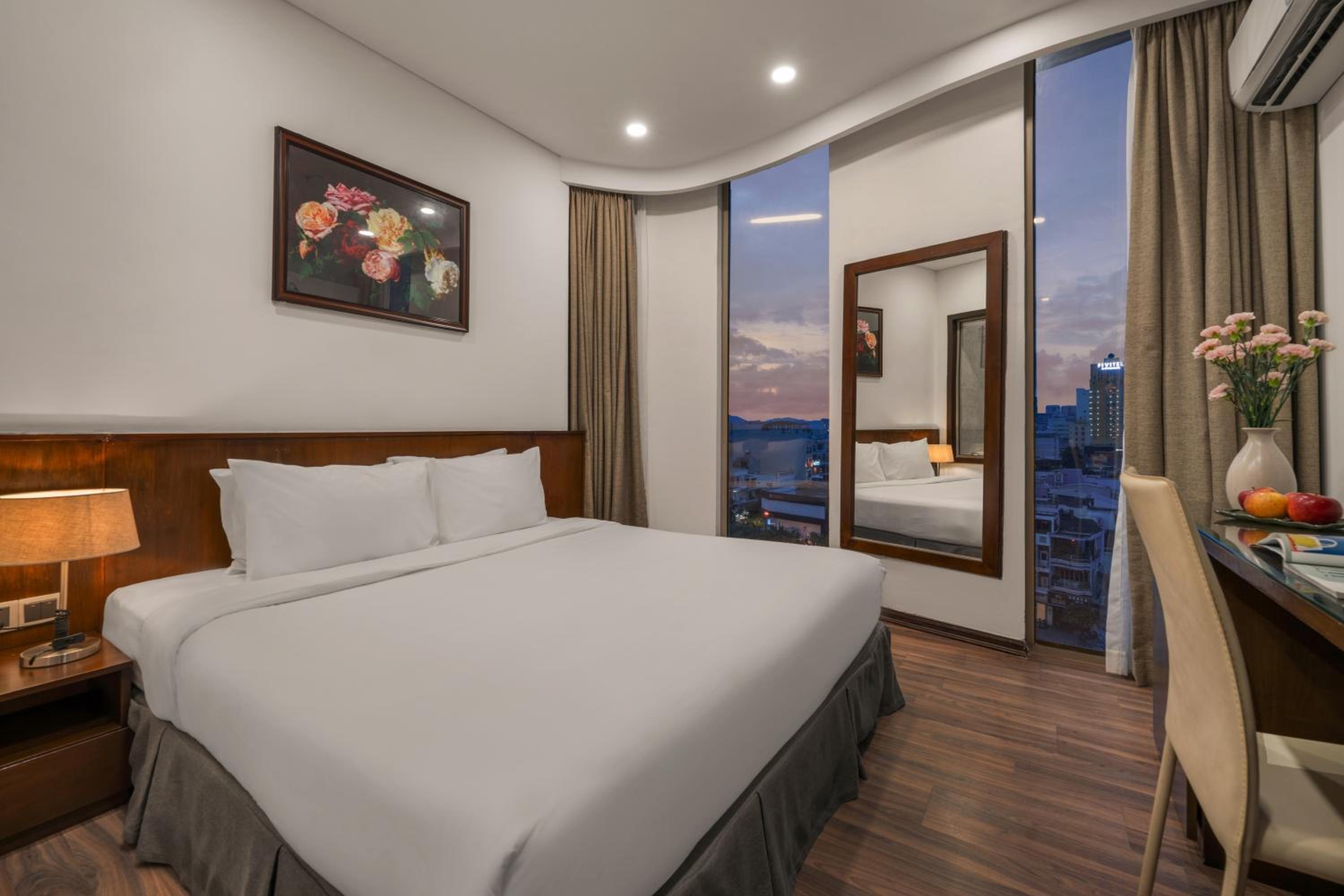 Executive City View - Photo 7