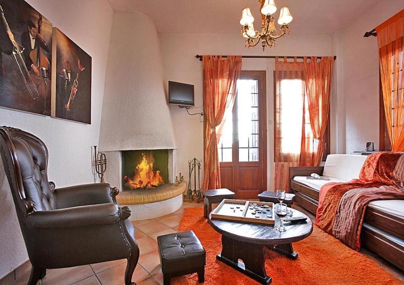 One-Bedroom Apartment With Balcony And Mountain View   photo 1