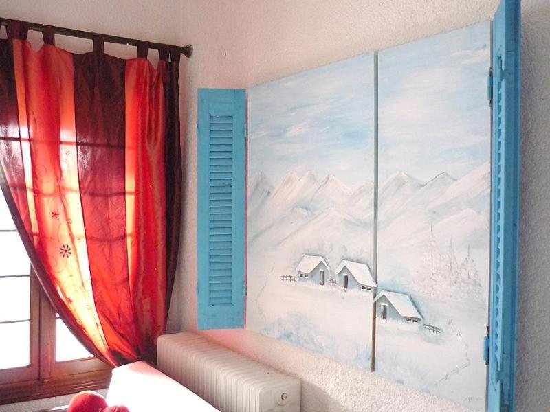 One-Bedroom Apartment With Balcony And Mountain View   photo 3