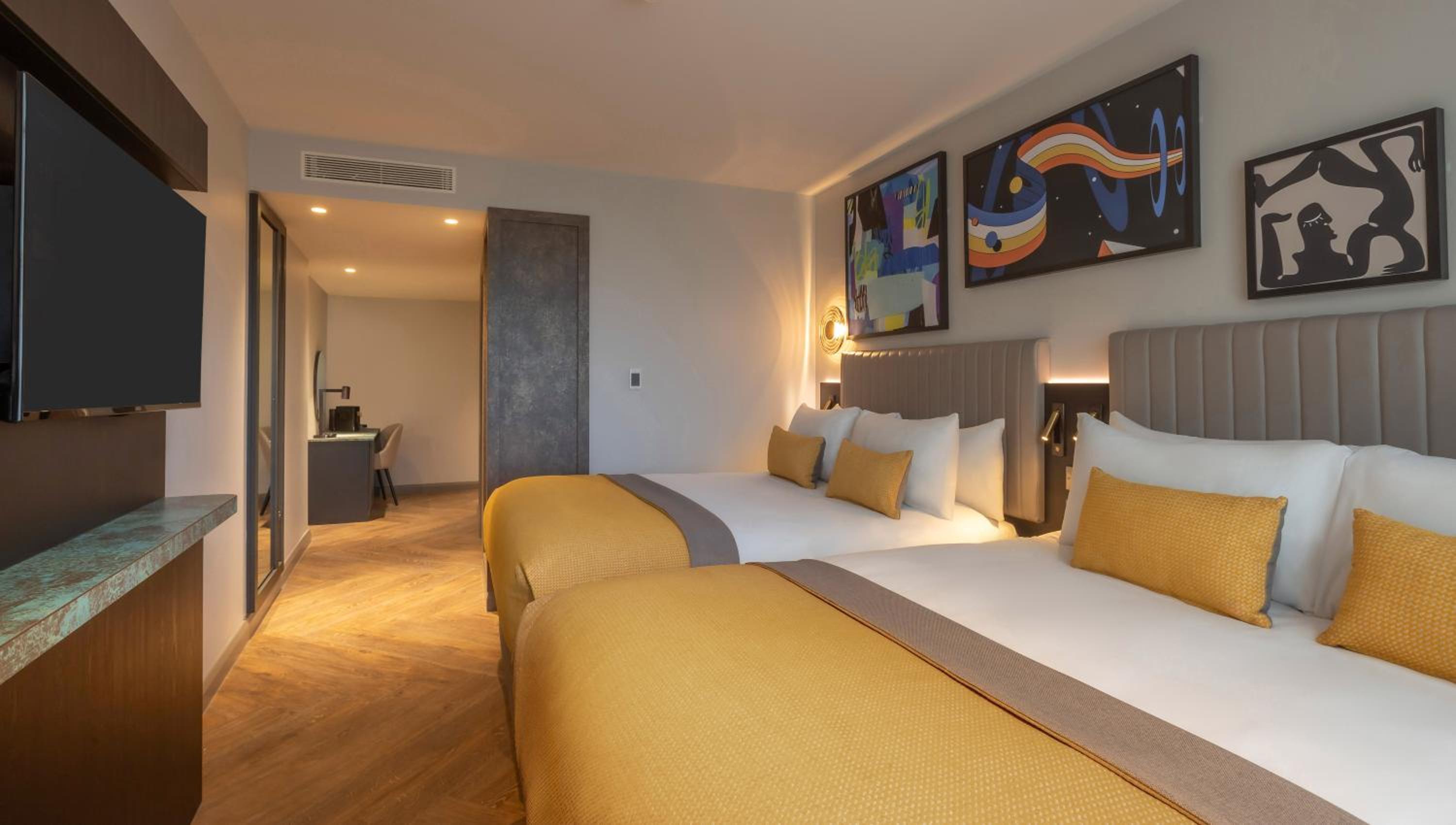 Executive Double Double Room thumbnail 6