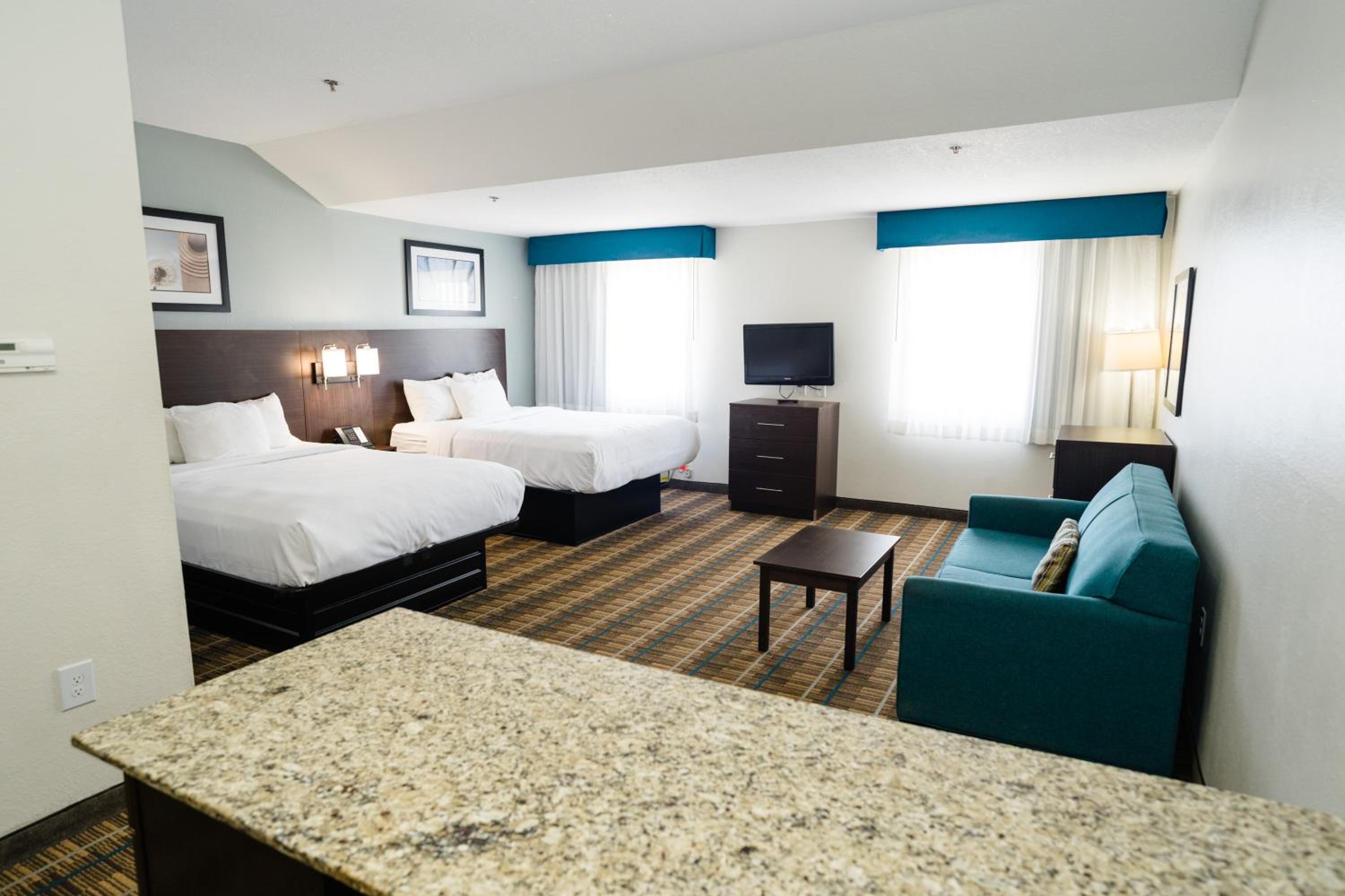 Double Suite with Two Double Beds - Non-Smoking - Photo 2