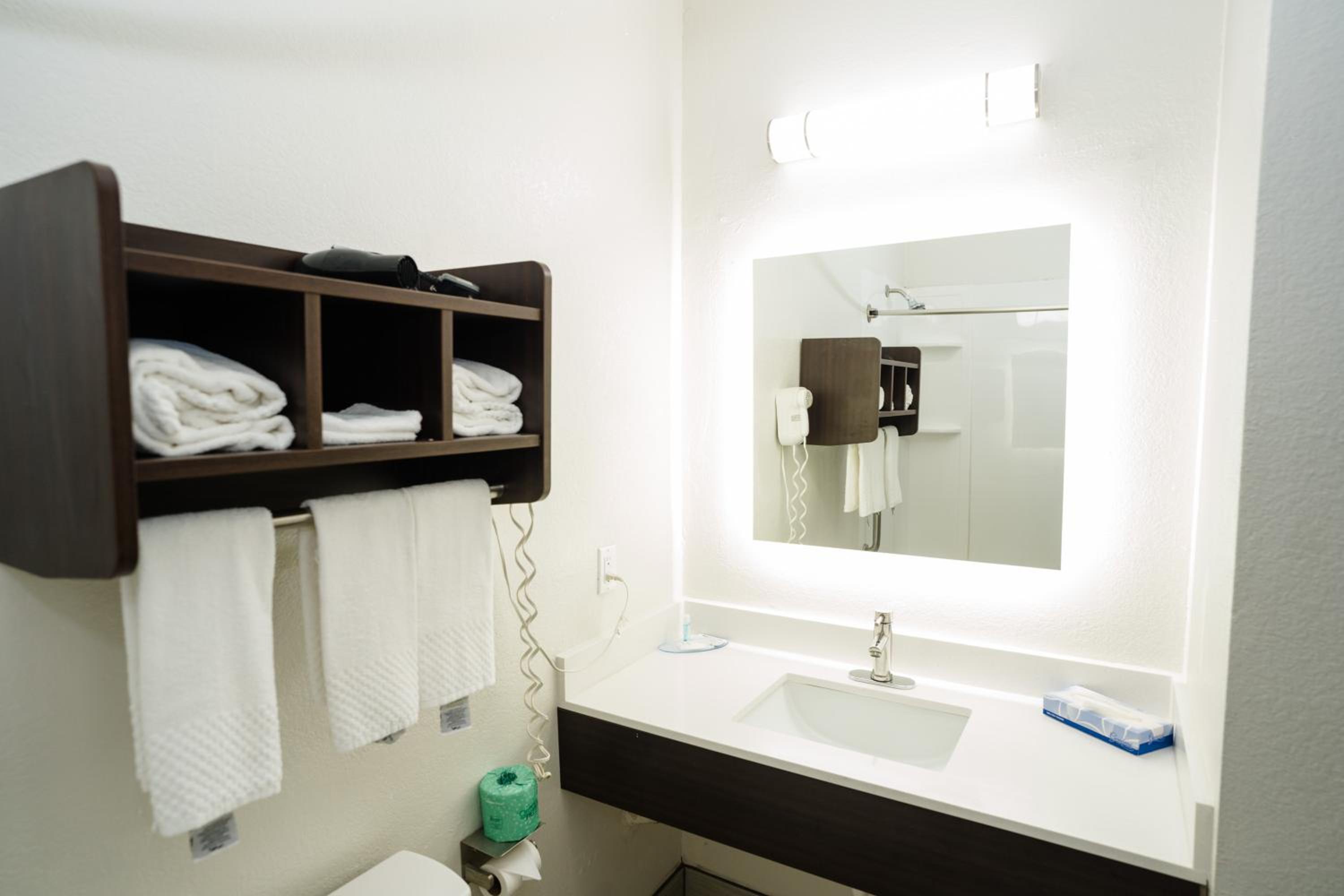 Double Suite with Two Double Beds - Non-Smoking - Photo 5