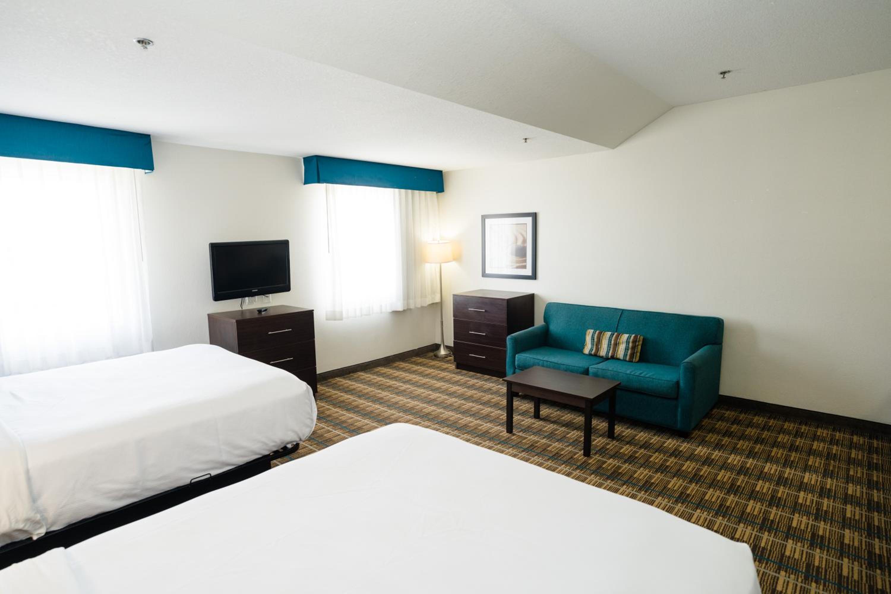 Double Suite with Two Double Beds - Non-Smoking - Photo 6