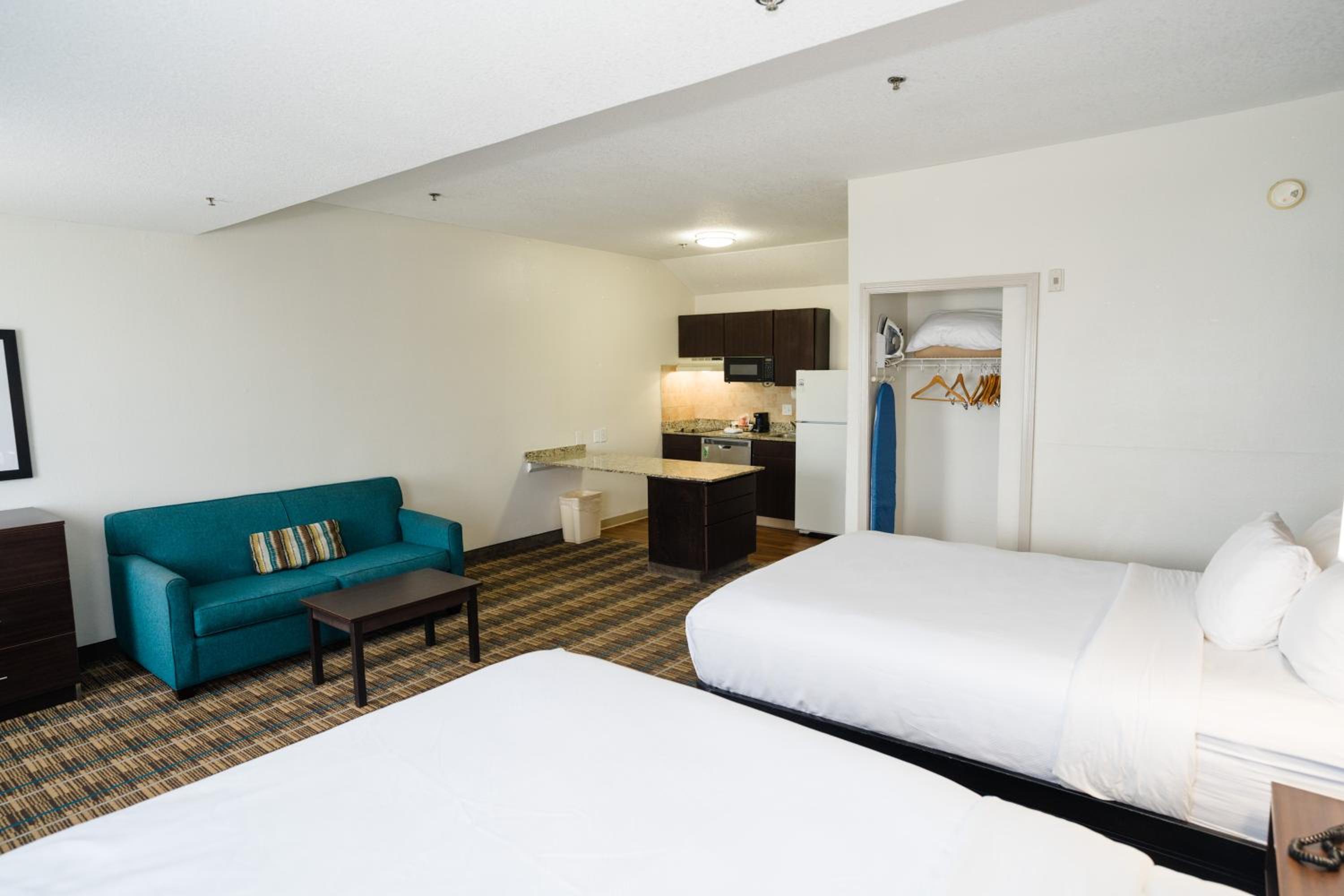 Double Suite with Two Double Beds - Non-Smoking - Photo 4