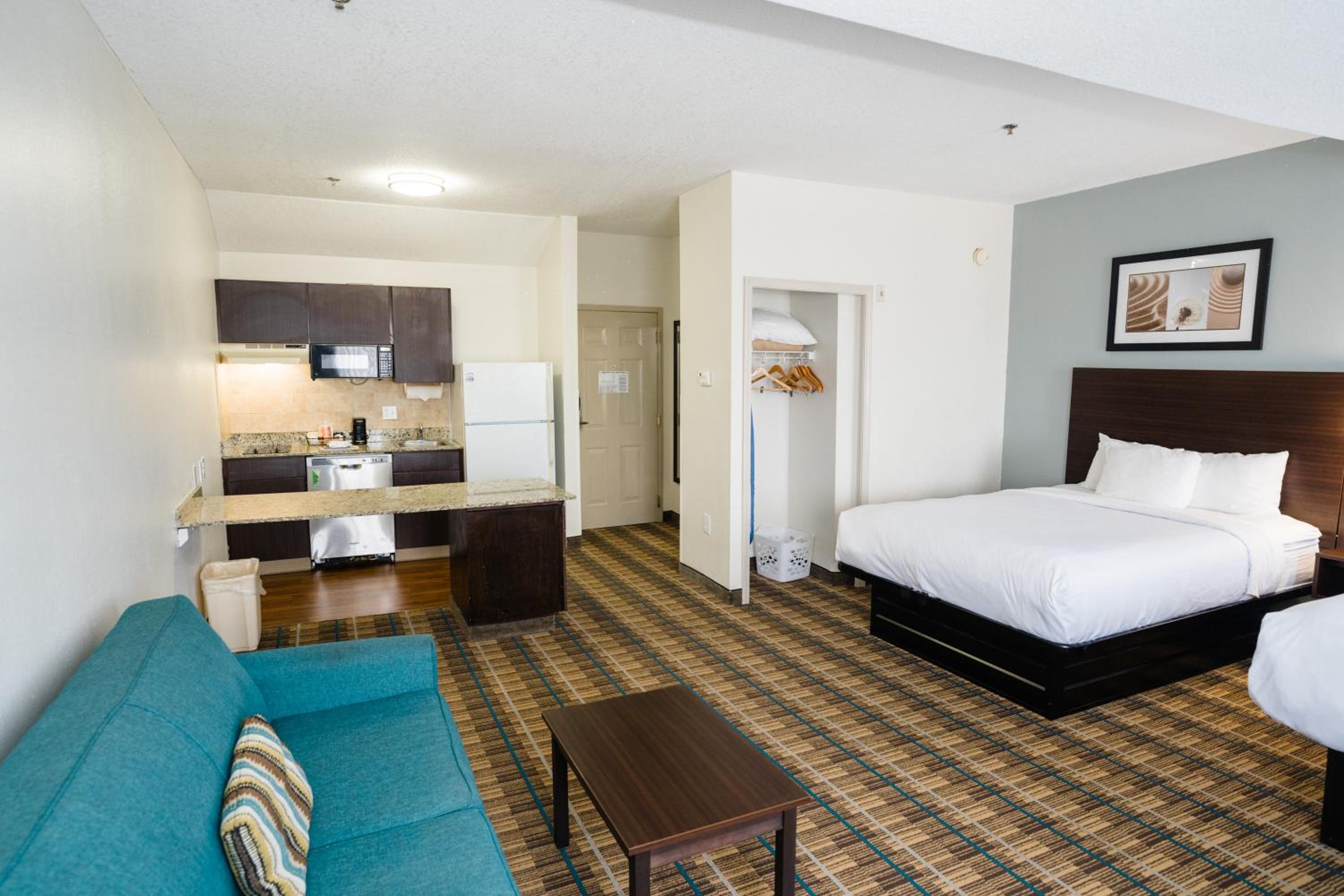 Double Suite with Two Double Beds - Non-Smoking - Photo 7