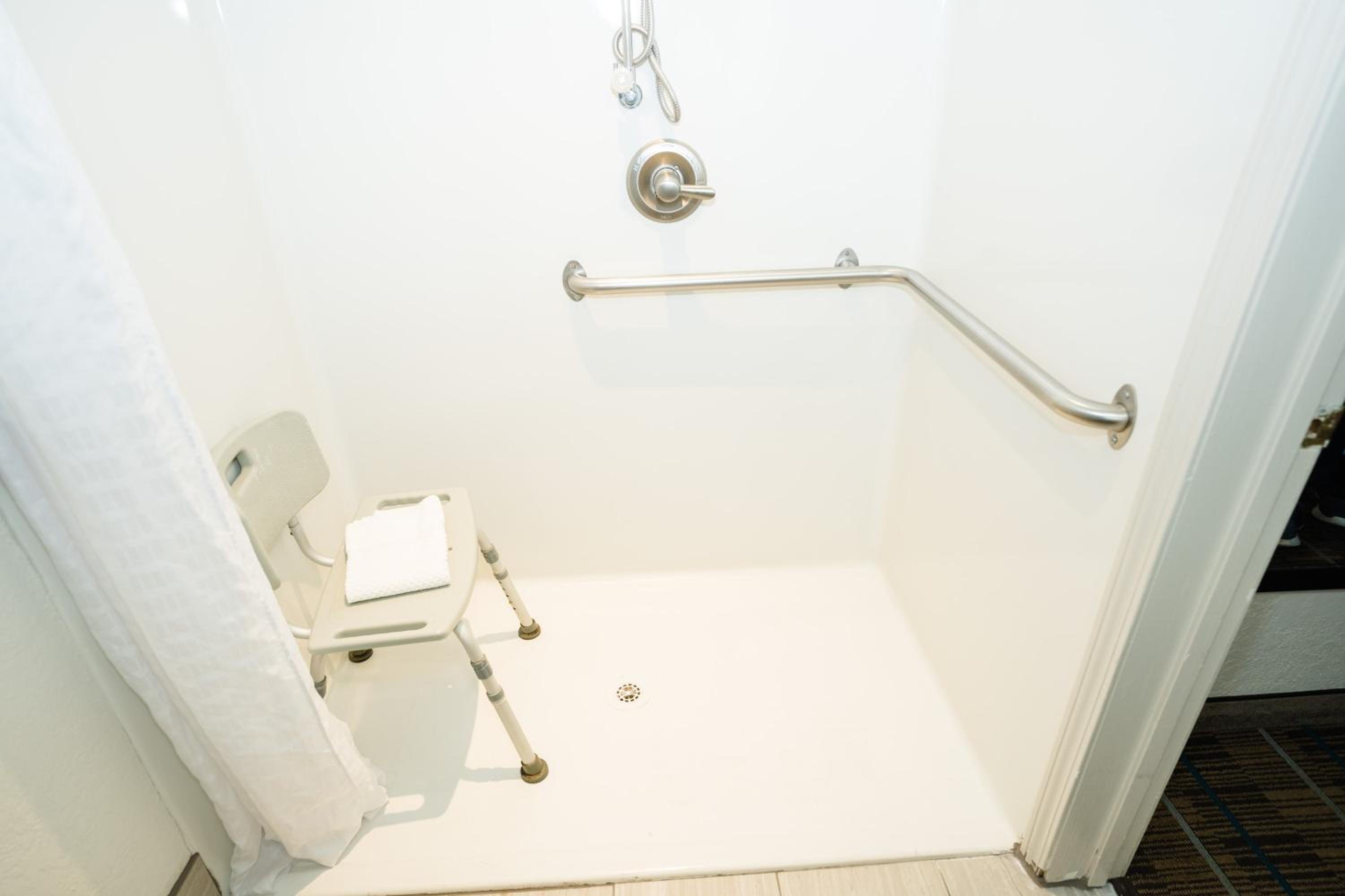 Suite - Disability Access/Non-Smoking - Photo 6