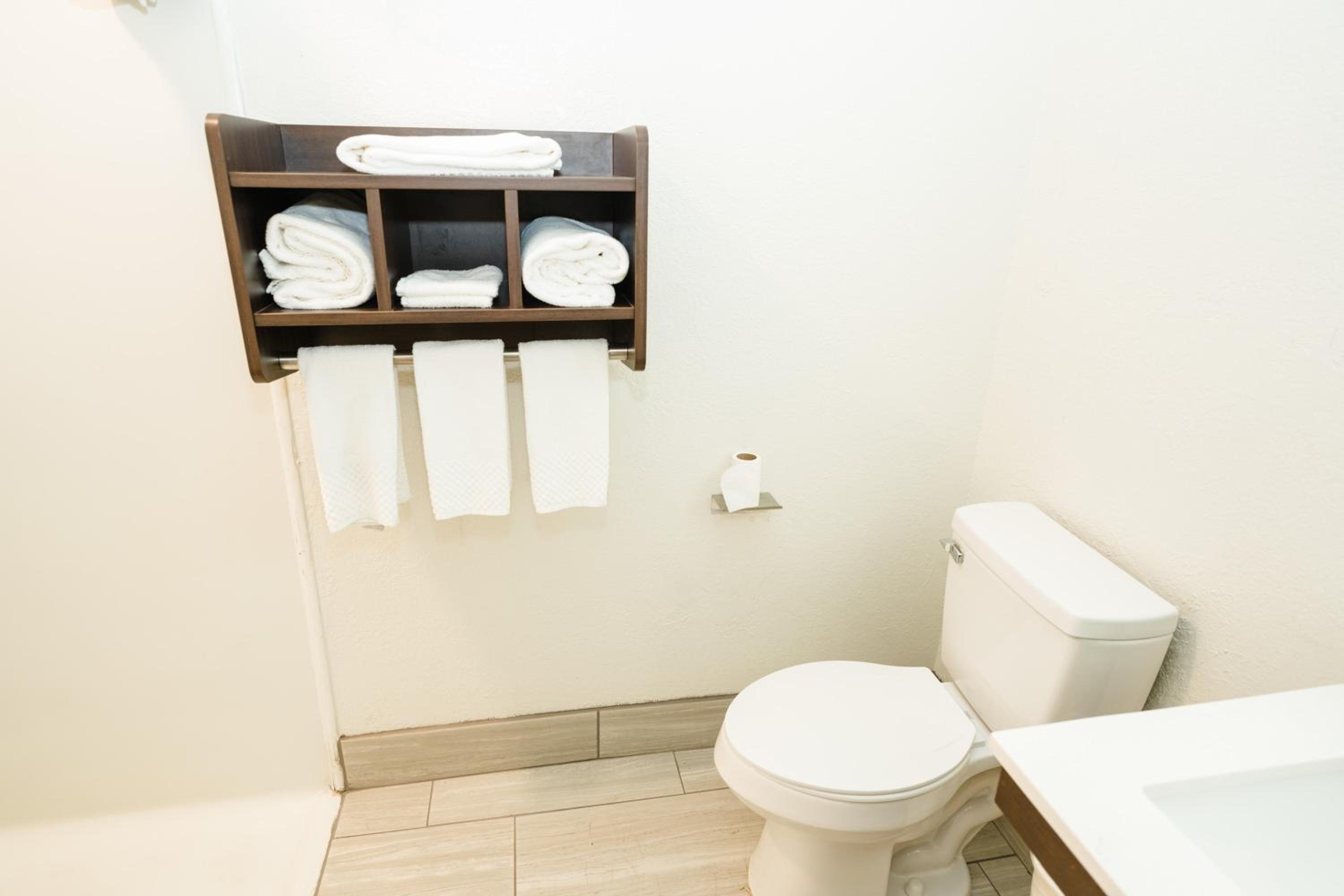 Suite - Disability Access/Non-Smoking - Photo 2