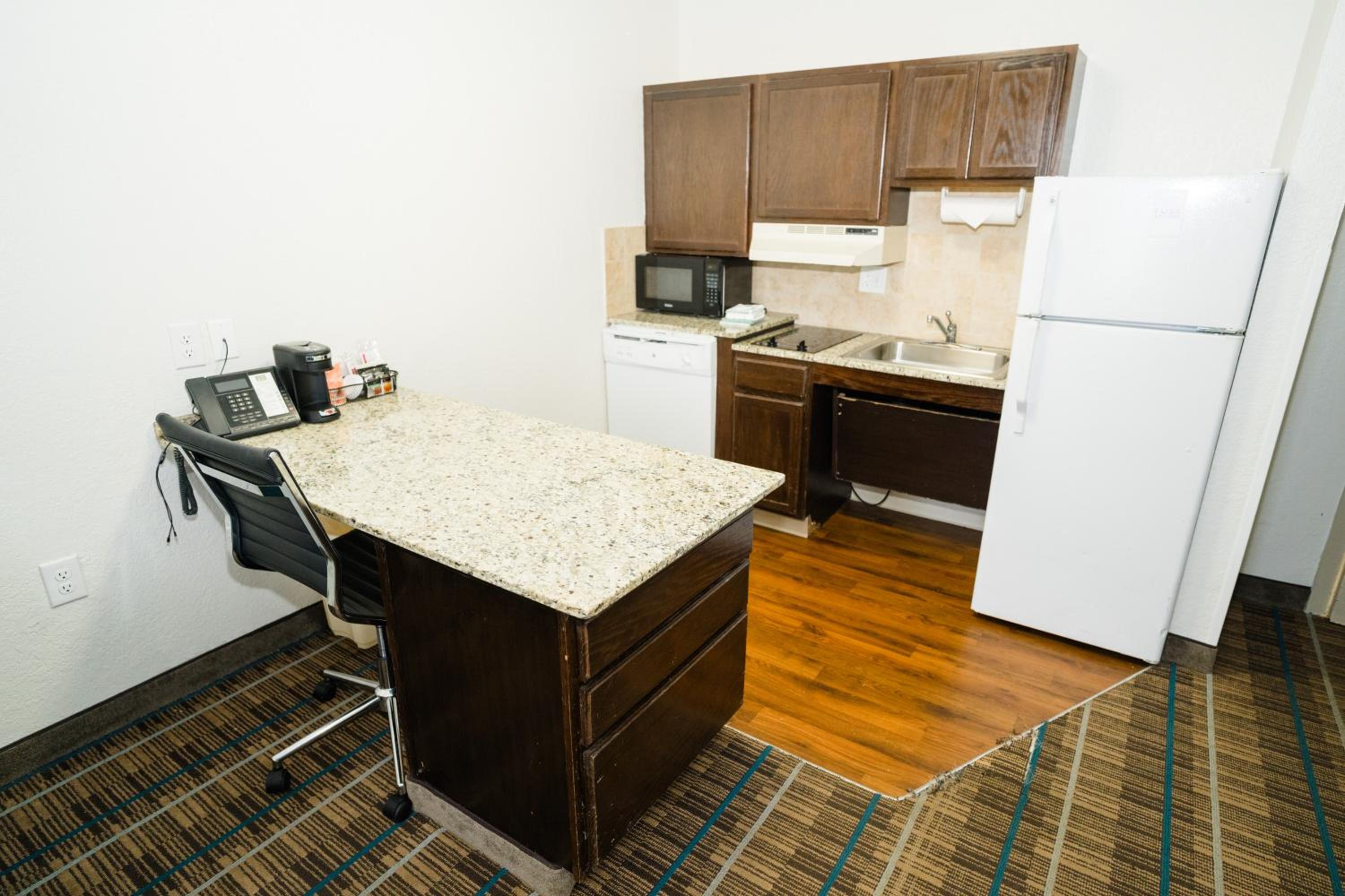 King Suite - Accessible/Non-Smoking - Photo 5