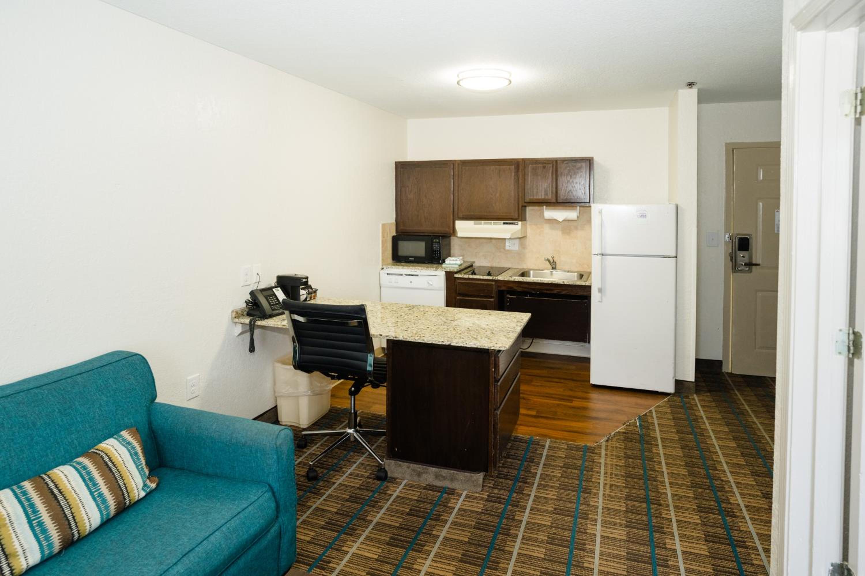 King Suite - Accessible/Non-Smoking - Photo 2