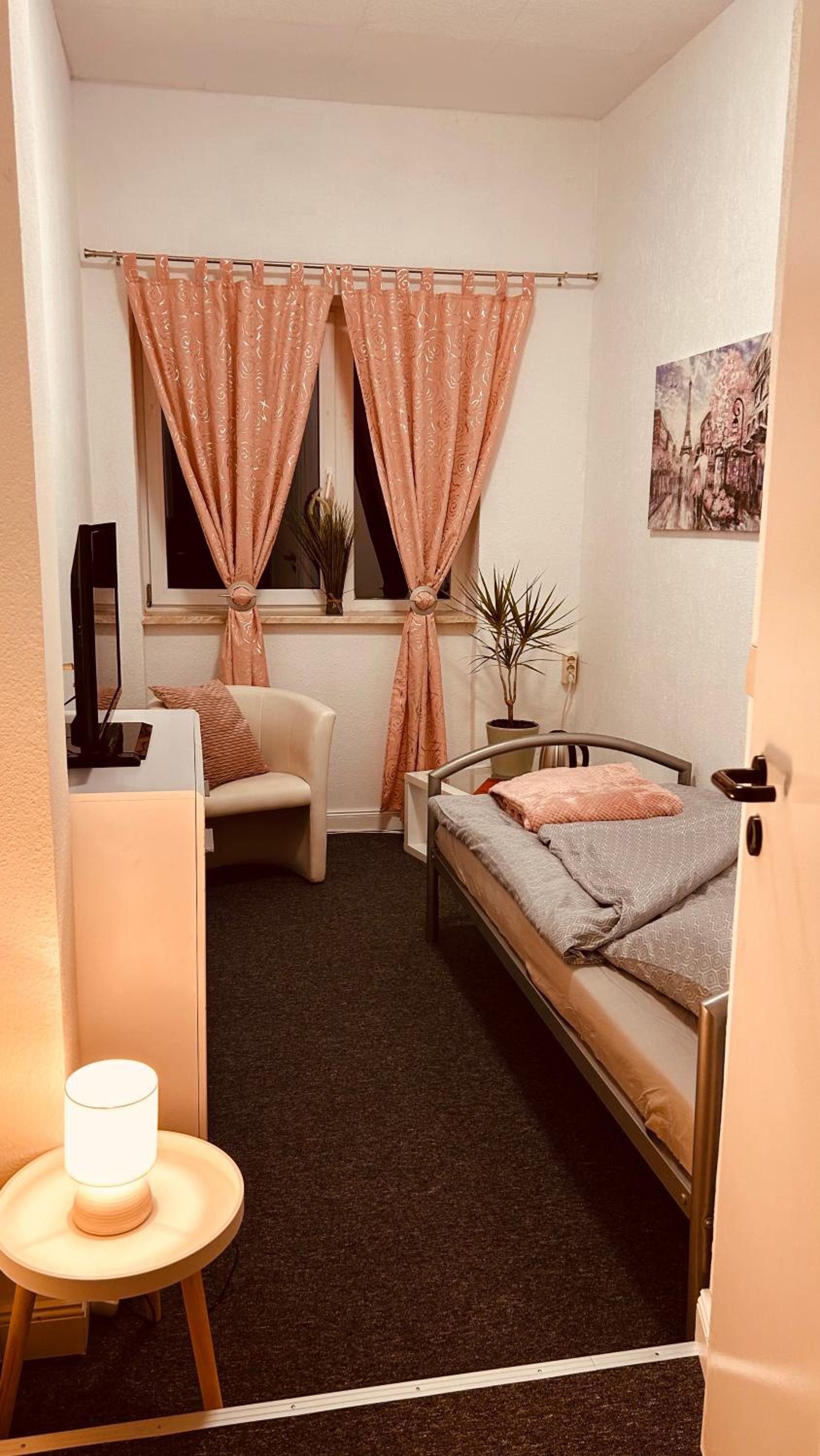 Single Room with Bathroom photo 1
