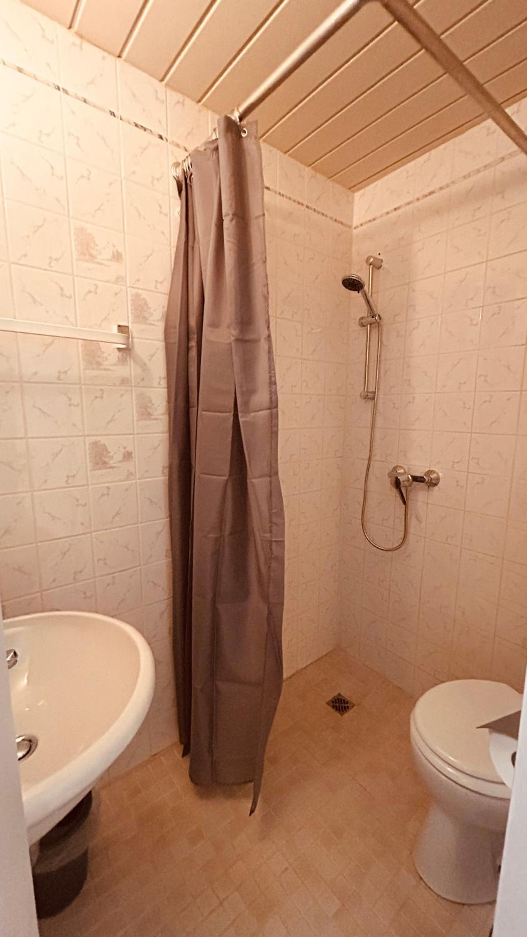 Single Room with Bathroom photo 3