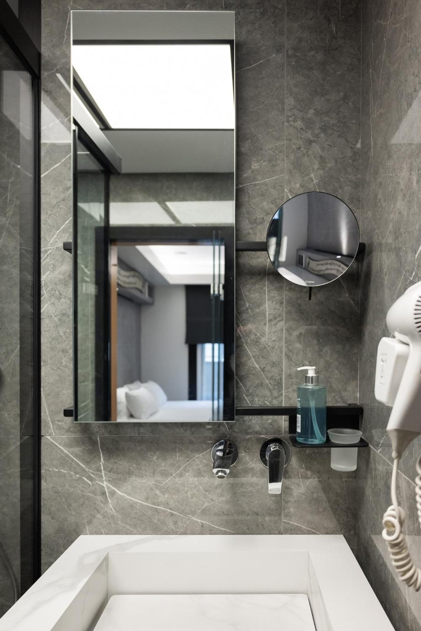Double or Twin Room - Photo 20