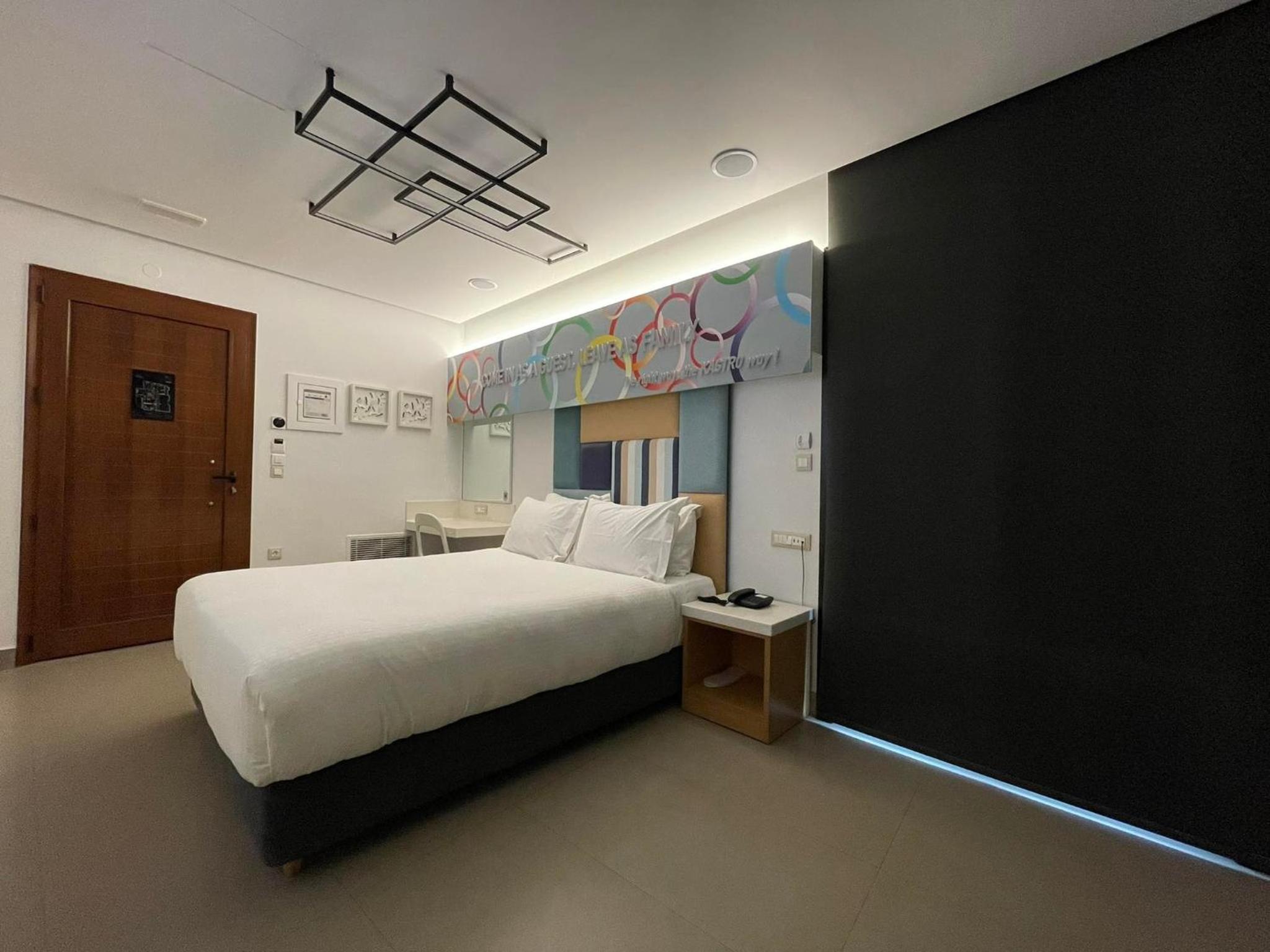 Double or Twin Room - Photo 4