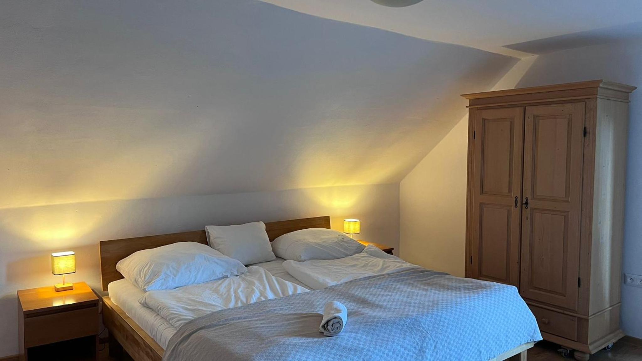 Double Room with Private Bathroom - Photo 2