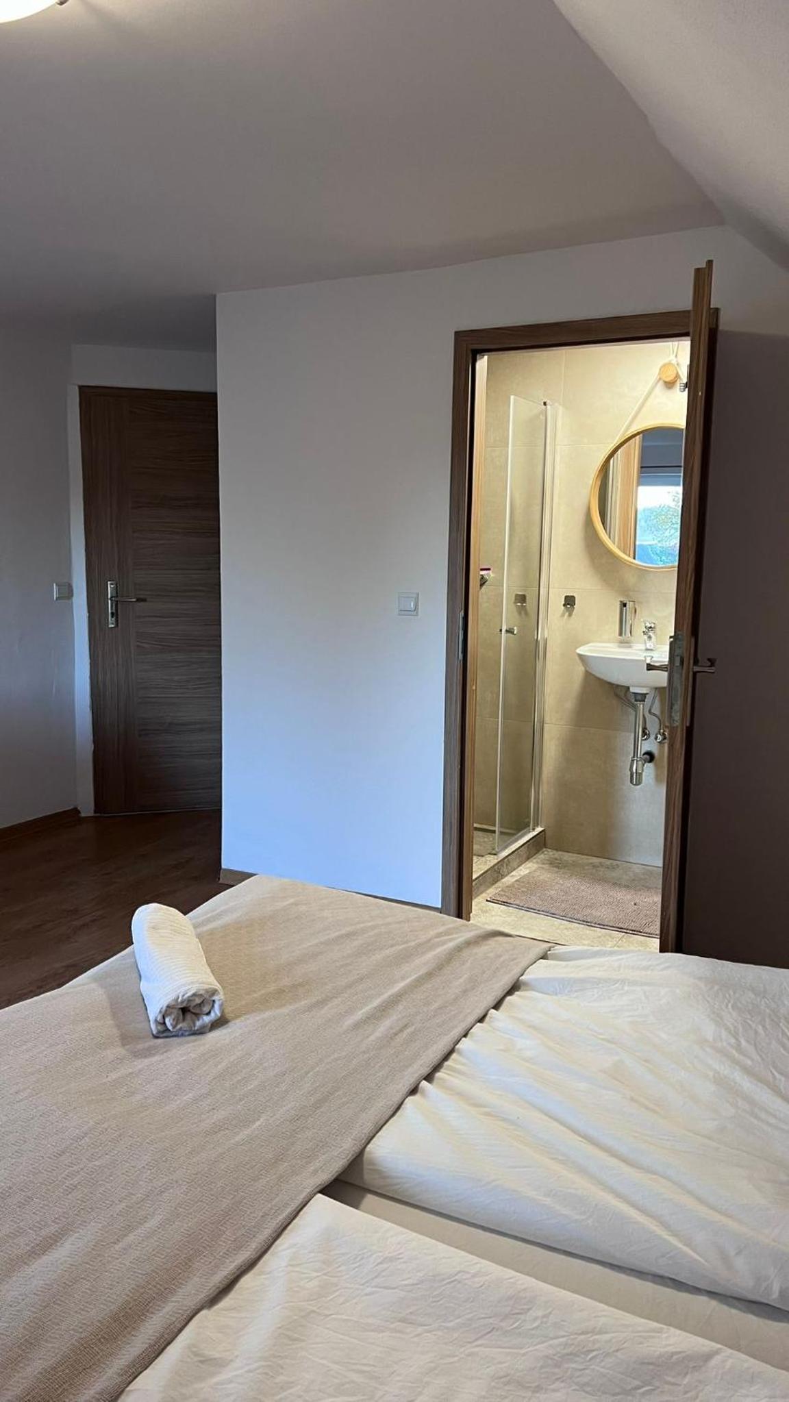 Double Room with Private Bathroom - Photo 5