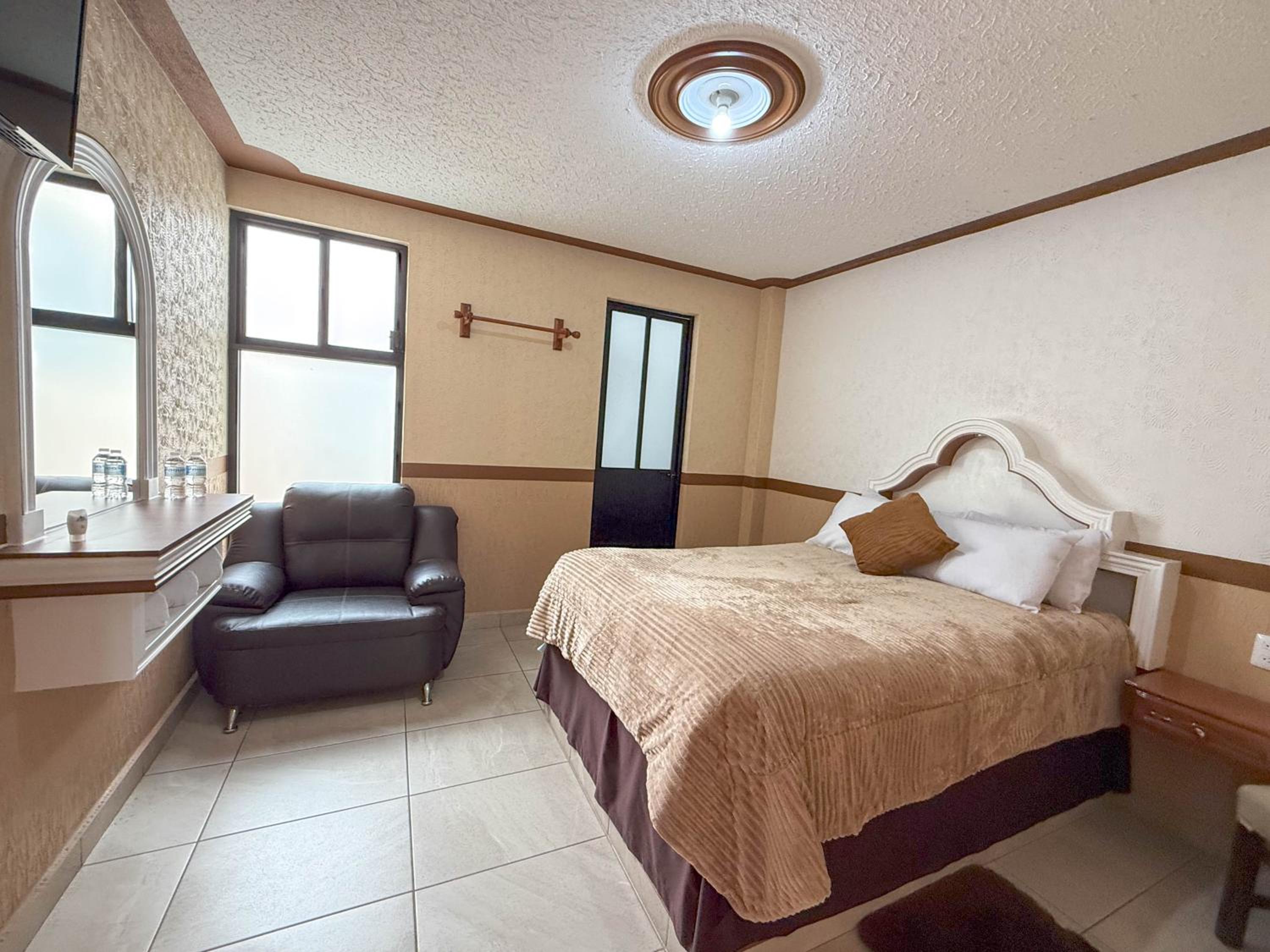 Standard Queen Room