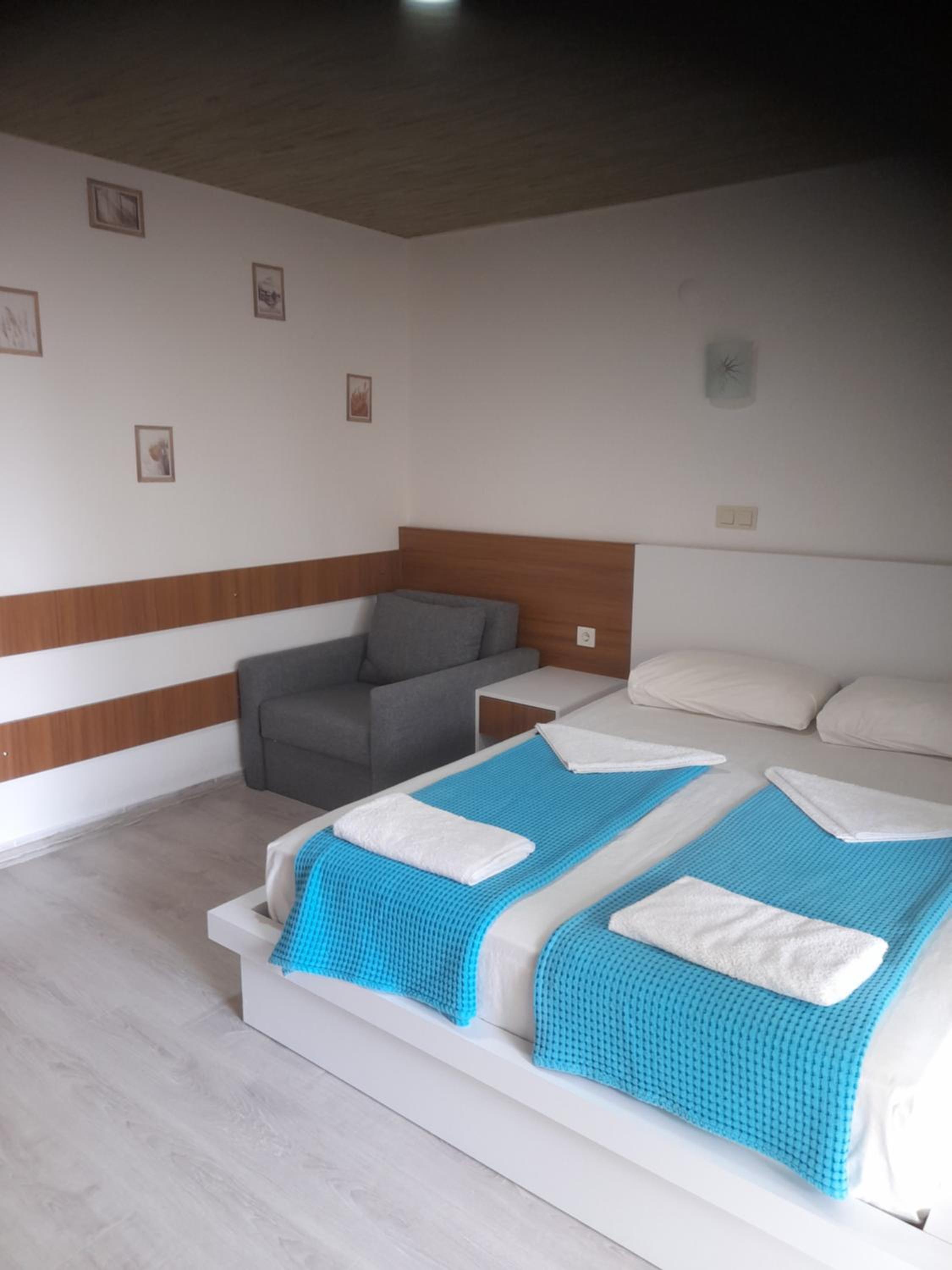 Deluxe Double Room - Photo 8