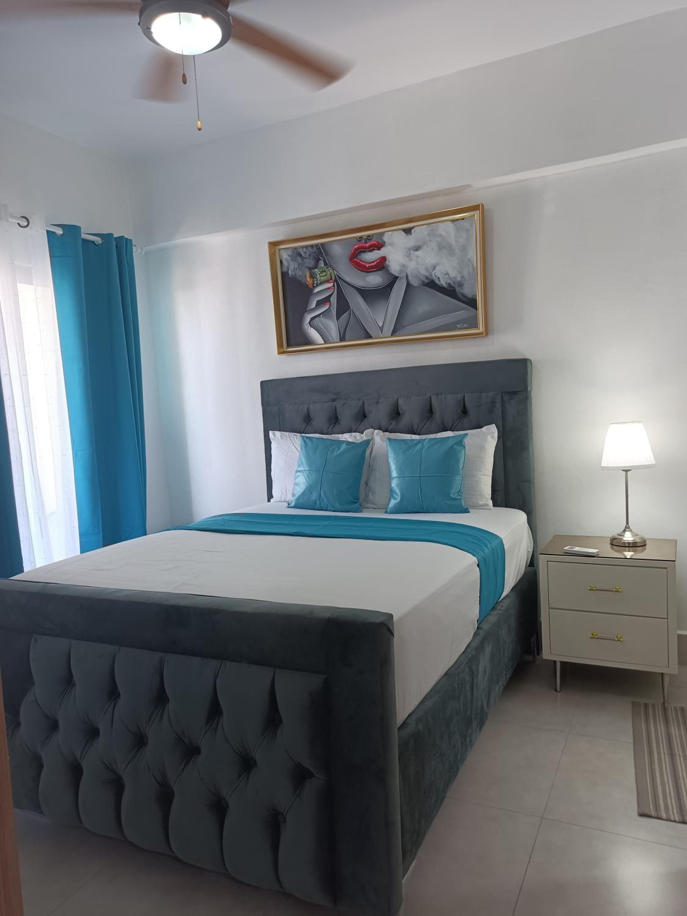 One-Bedroom Apartment with Balcony and City View photo 1