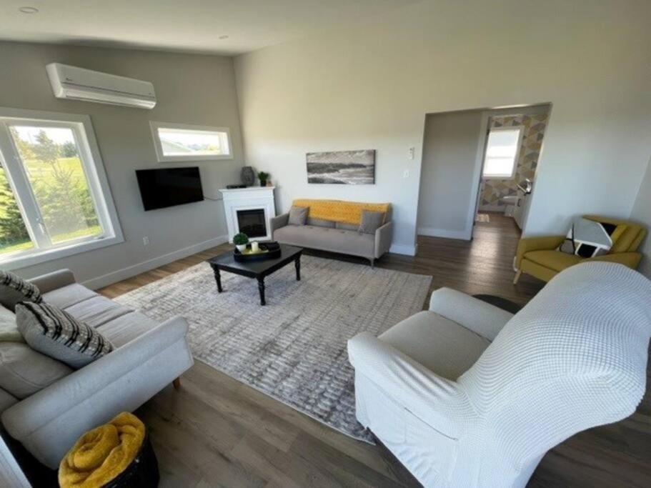 Three-Bedroom House photo 2