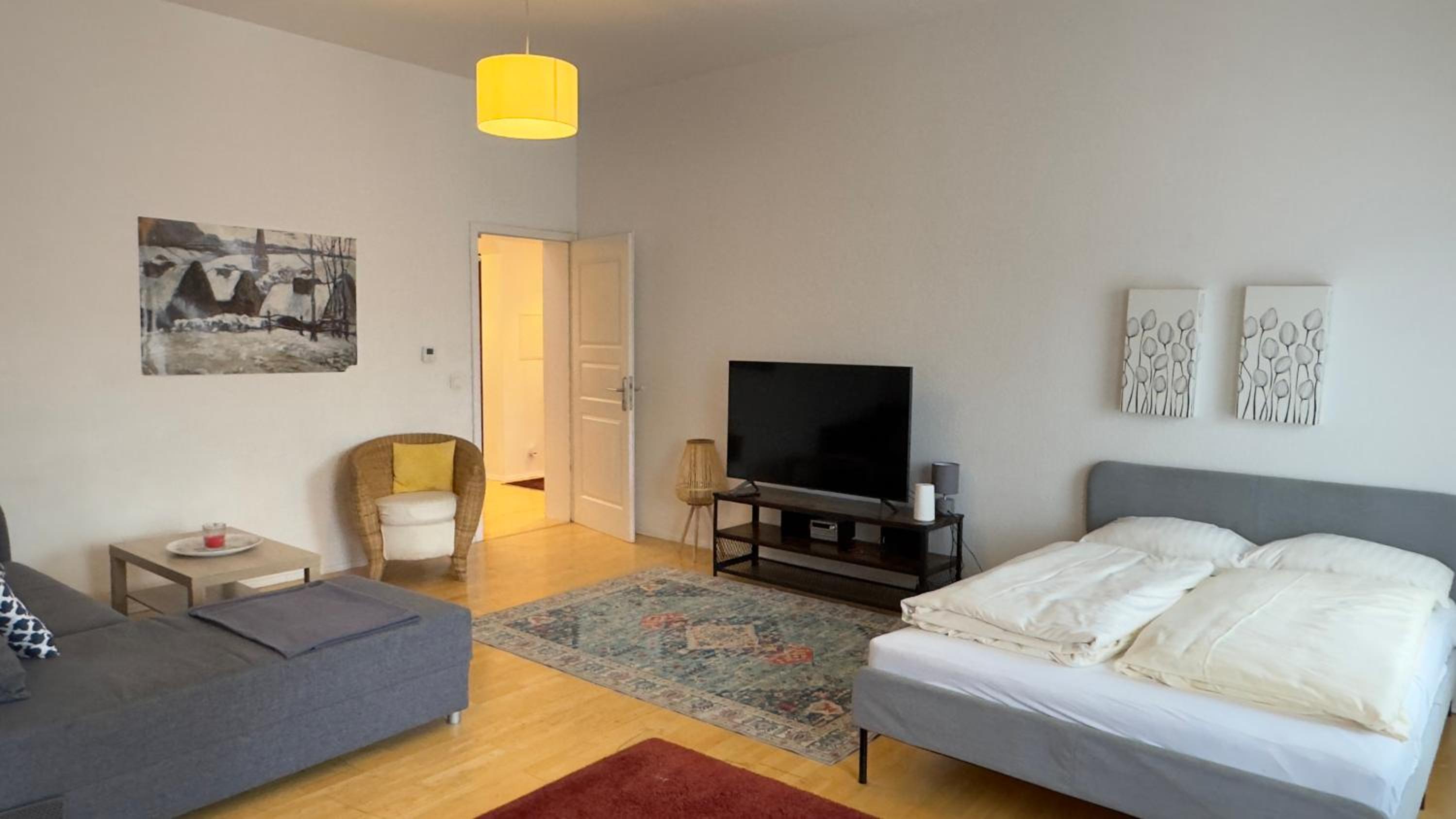 Apartment with Balcony photo 2