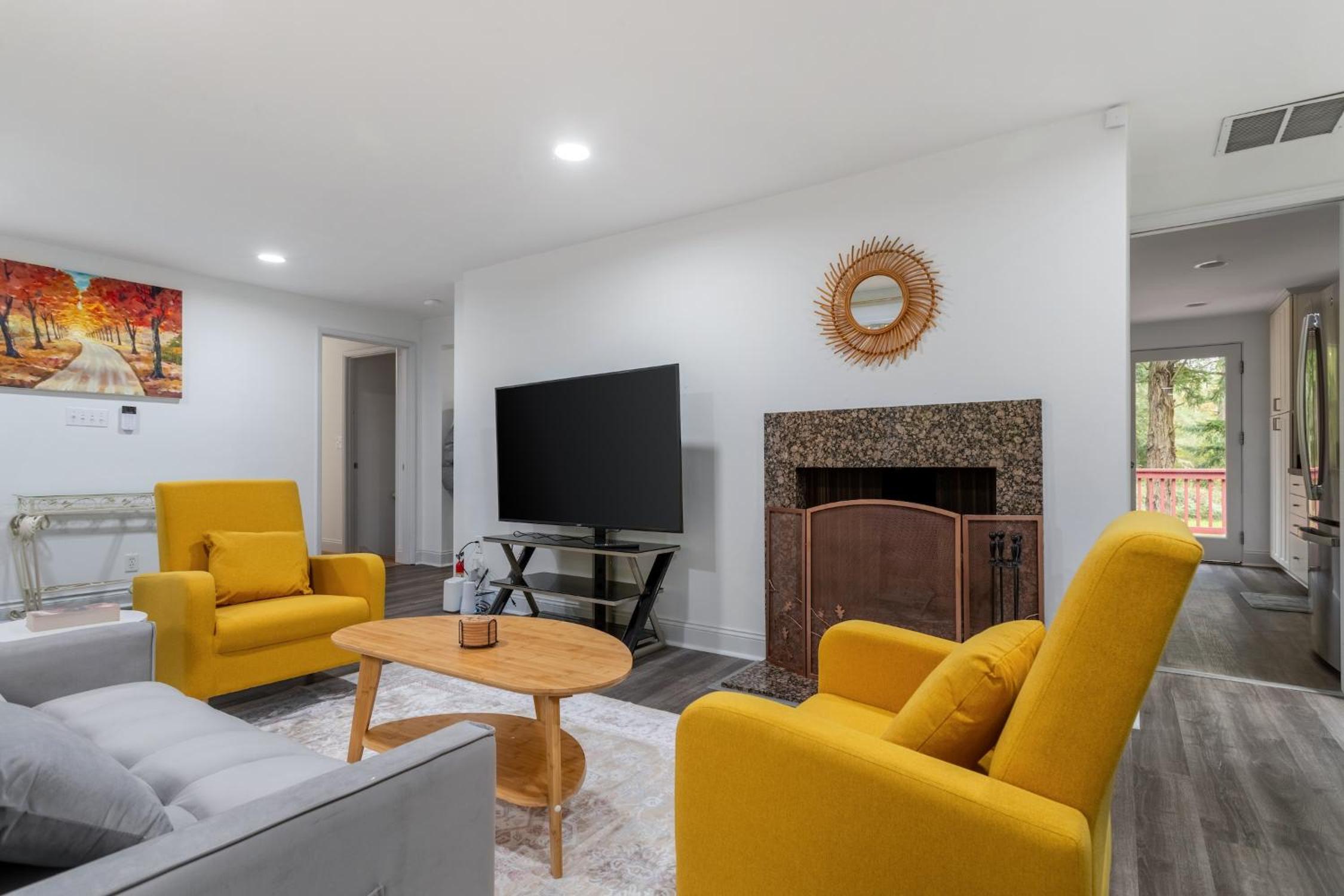 Three-Bedroom Apartment photo 1
