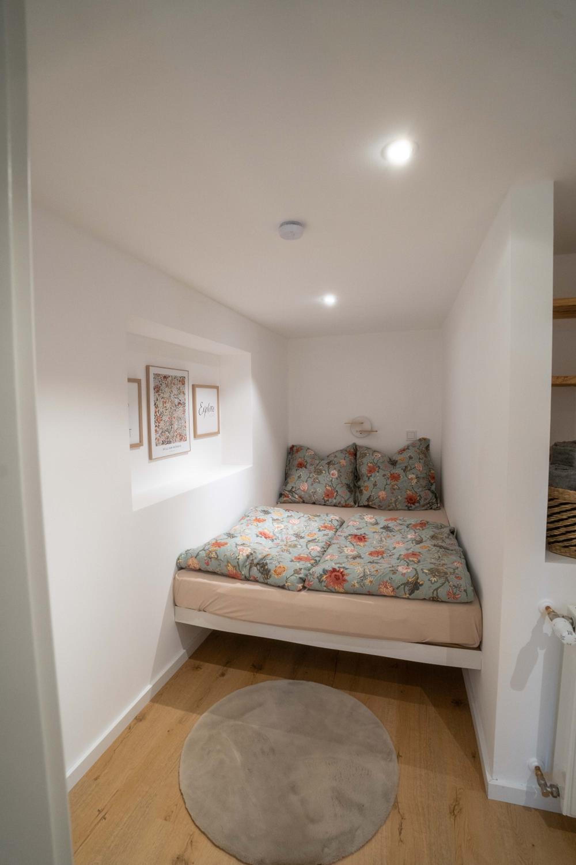 One-Bedroom Apartment photo 1