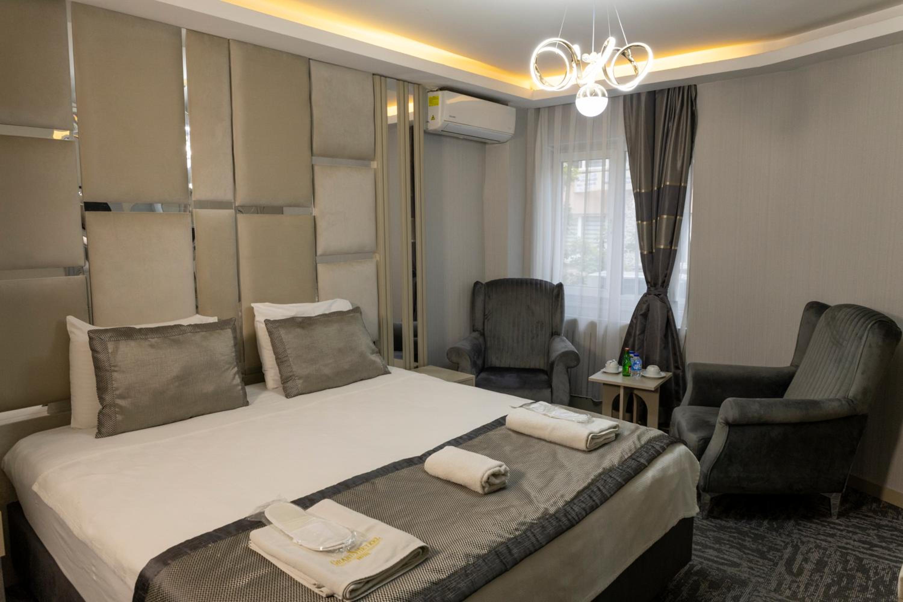 Standard Double or Twin Room photo 2