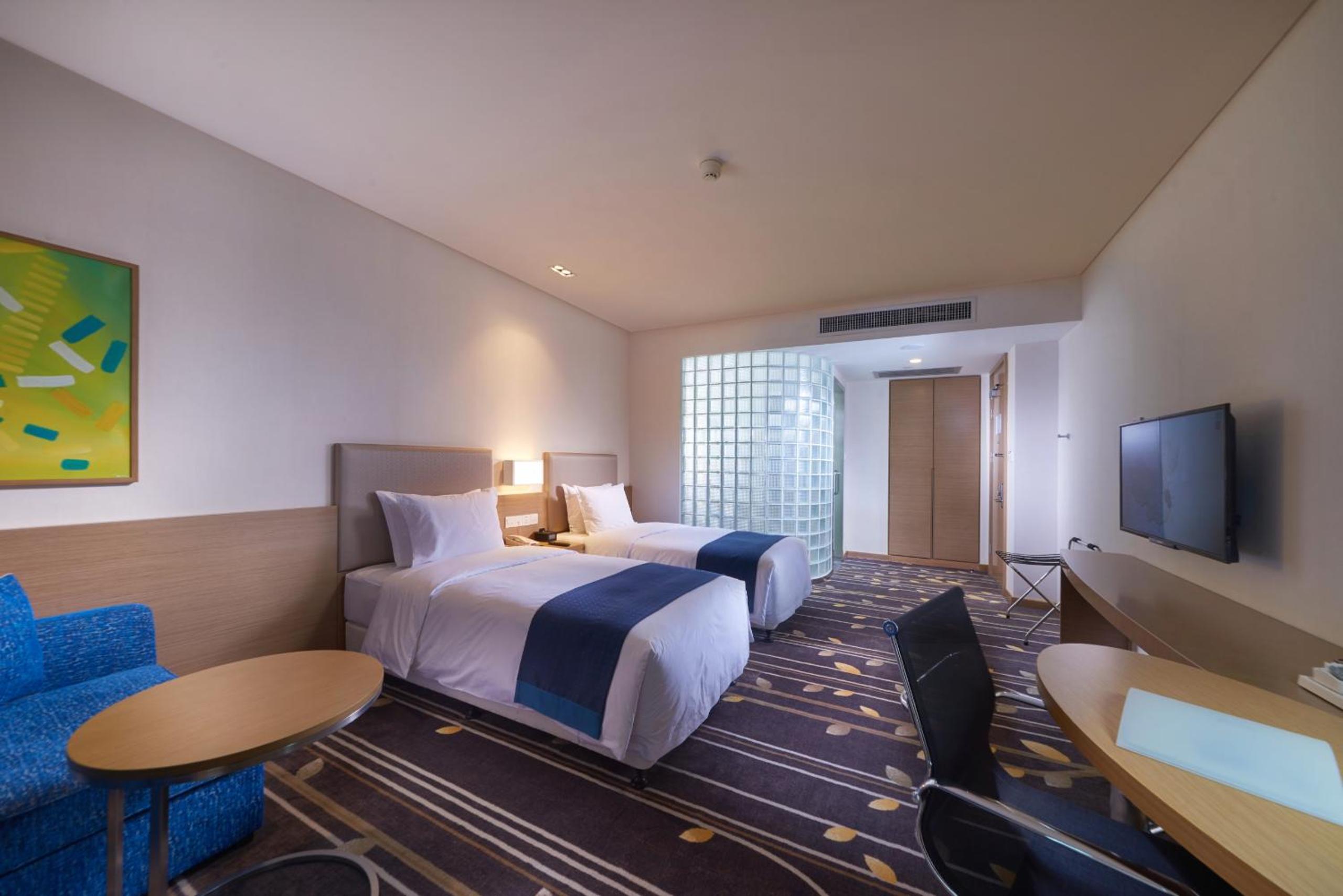 Standard Twin Room with Two Twin Beds photo 2