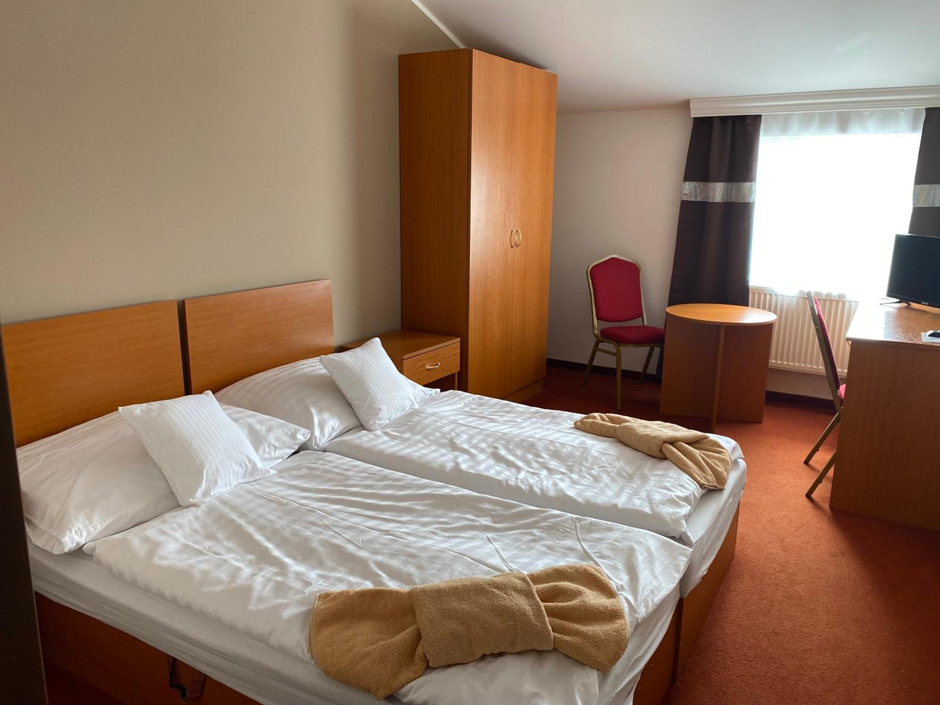 Standard Double or Twin Room - Photo 1