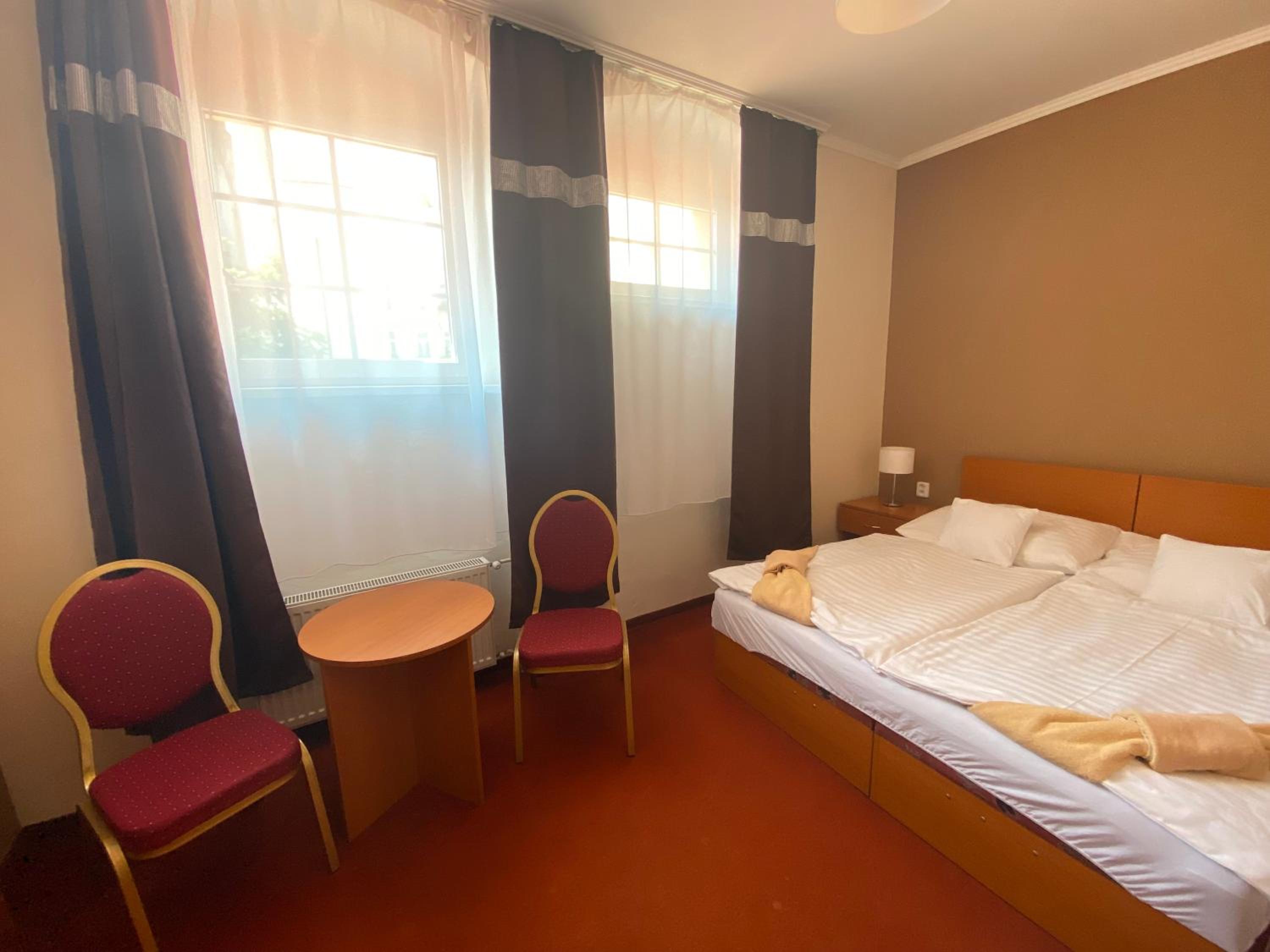 Standard Double or Twin Room - Photo 3