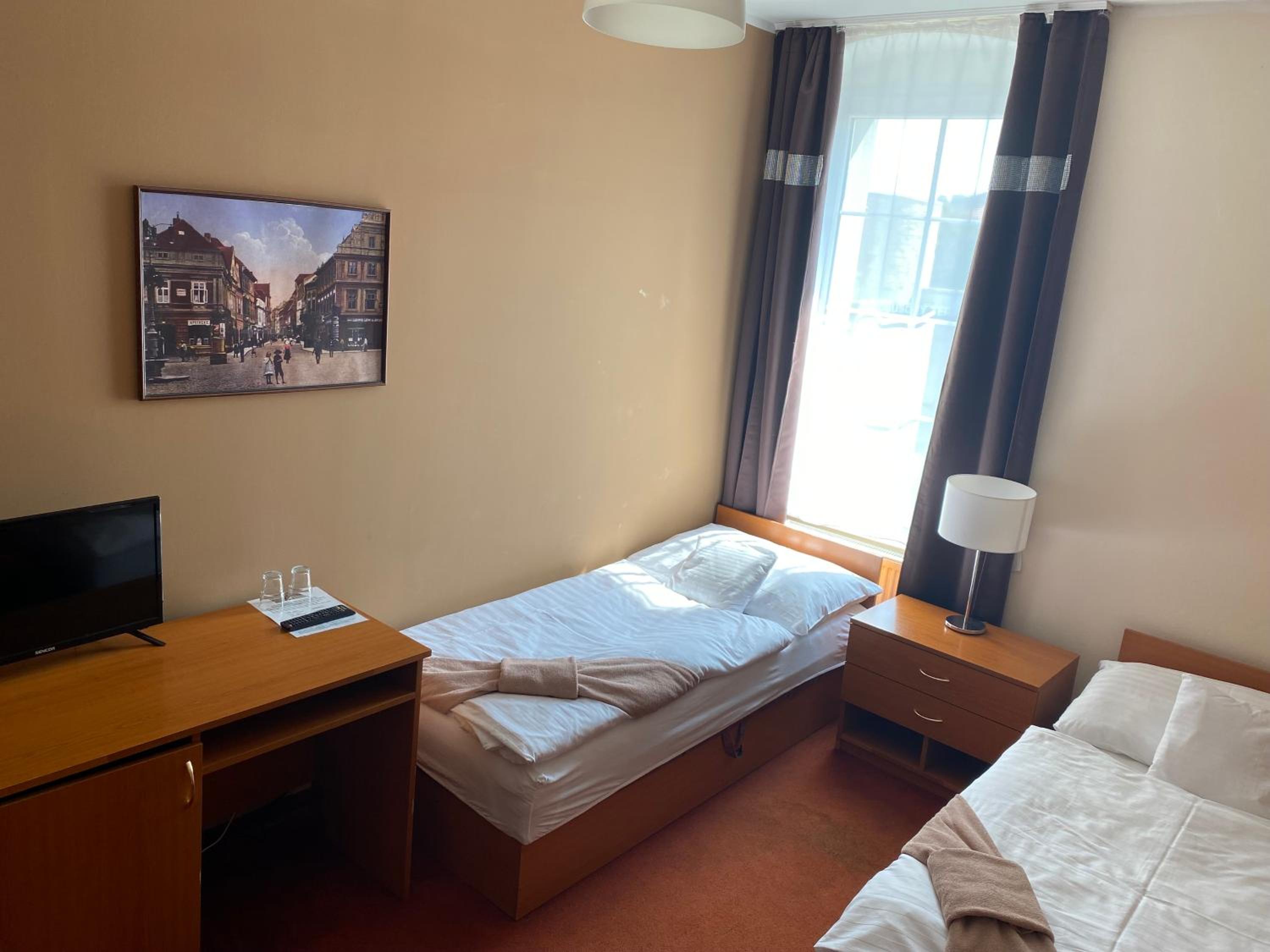 Standard Double or Twin Room - Photo 5