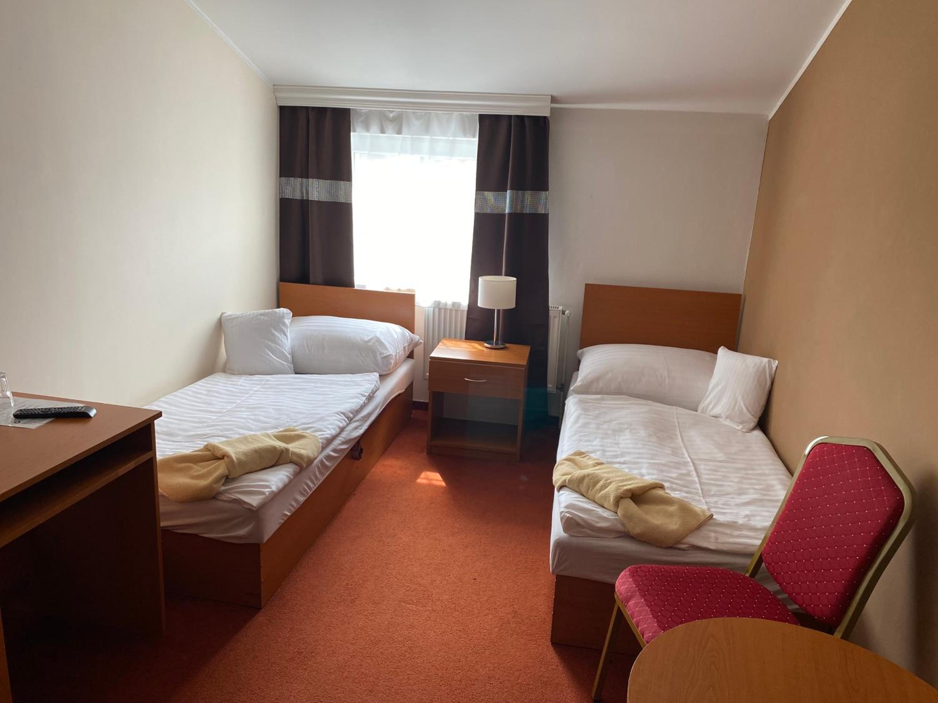 Standard Double or Twin Room - Photo 4