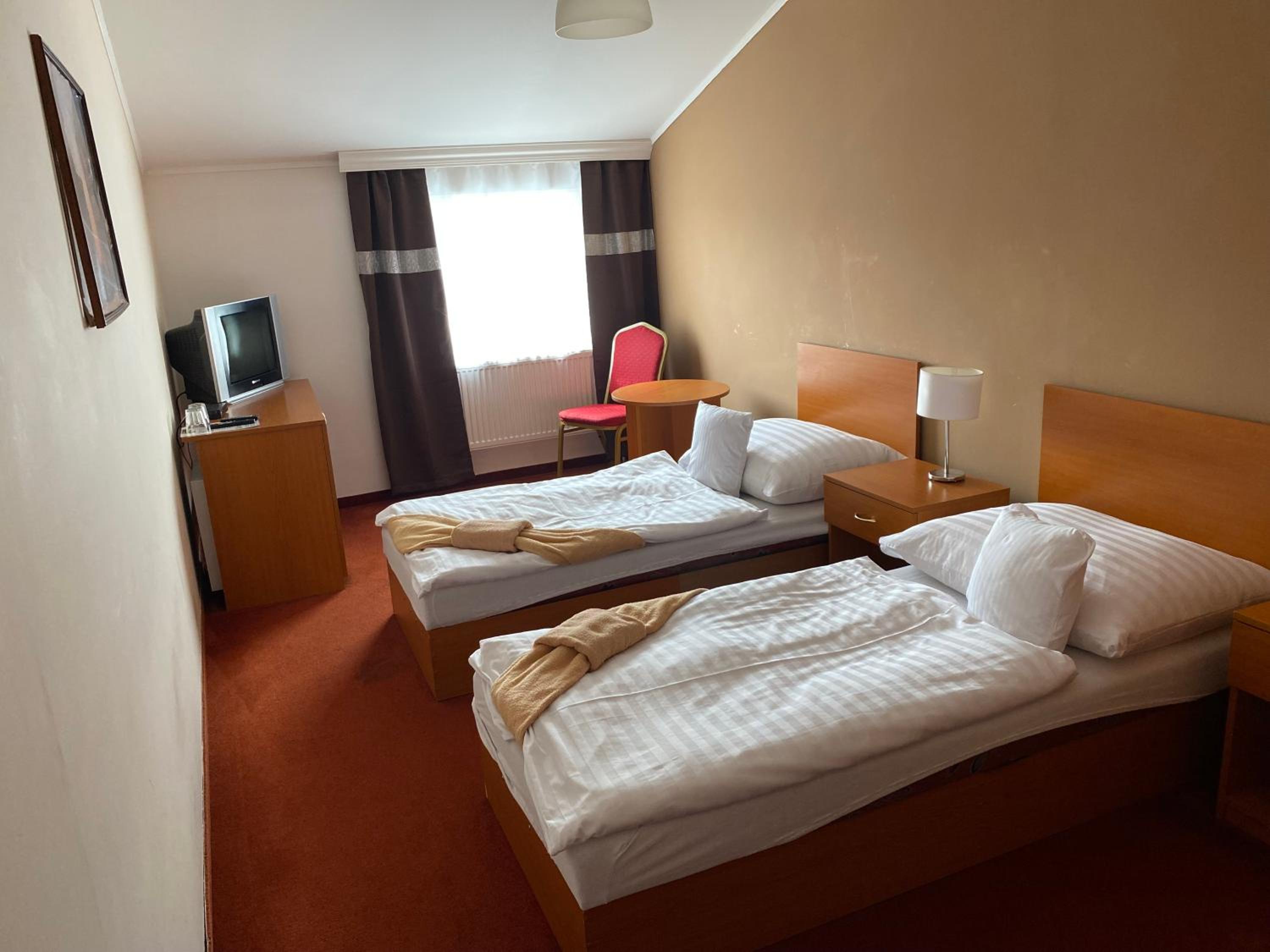 Standard Double or Twin Room - Photo 2