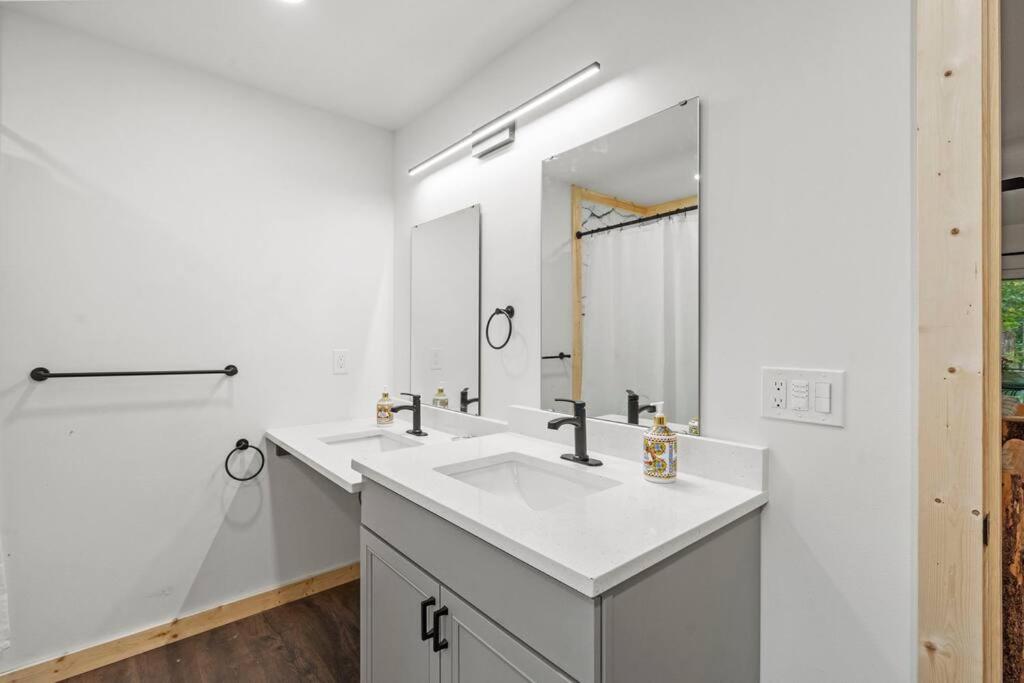 Two-Bedroom House photo 3