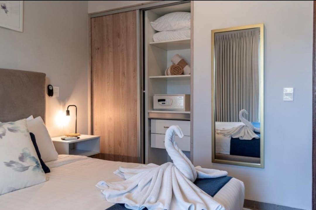 One-Bedroom Deluxe Apartment