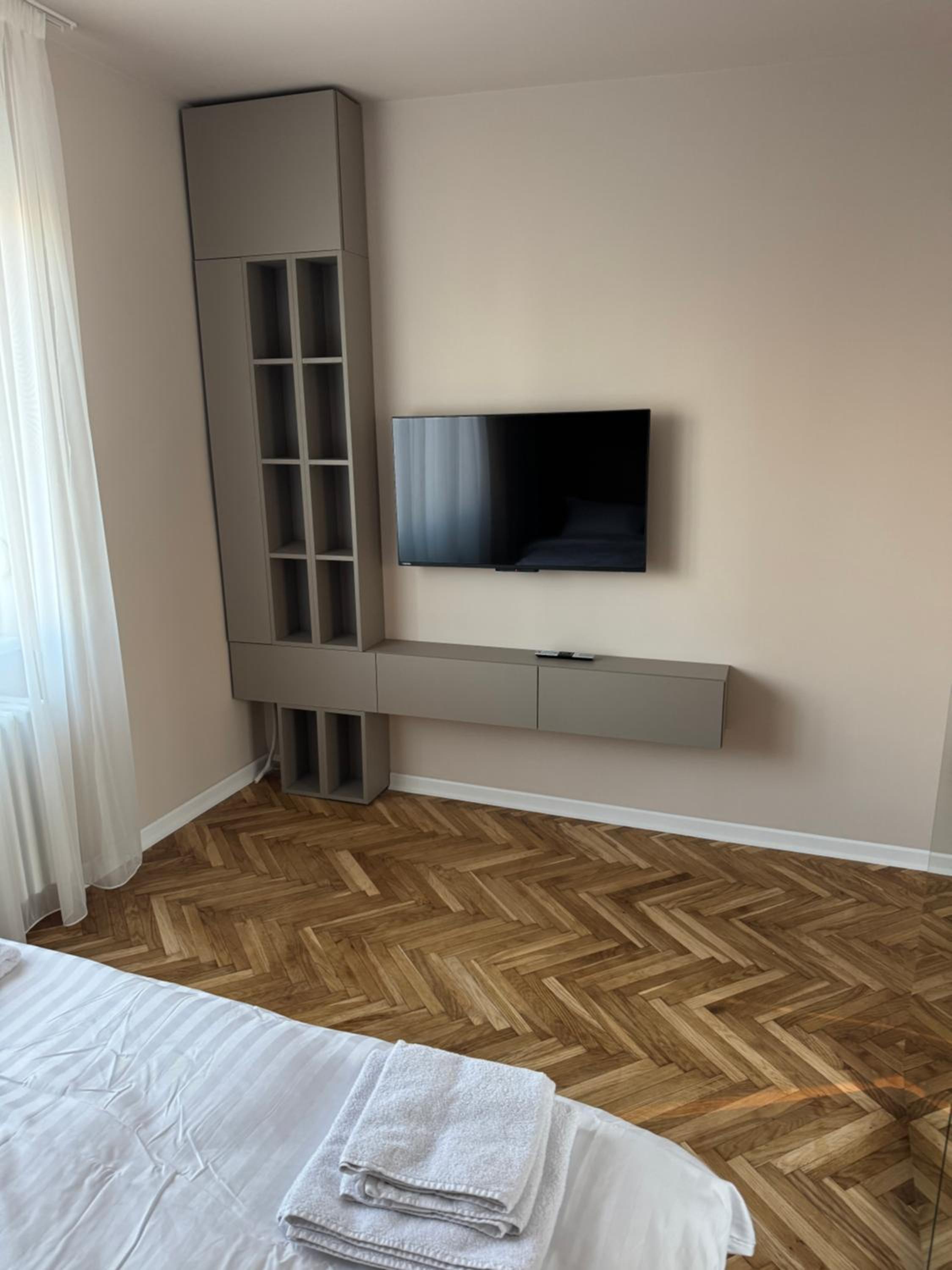 One-Bedroom Apartment photo 3