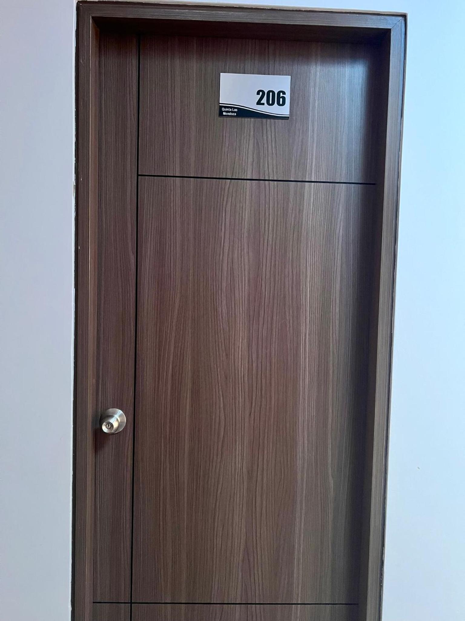 Twin Room with Private Bathroom photo 2