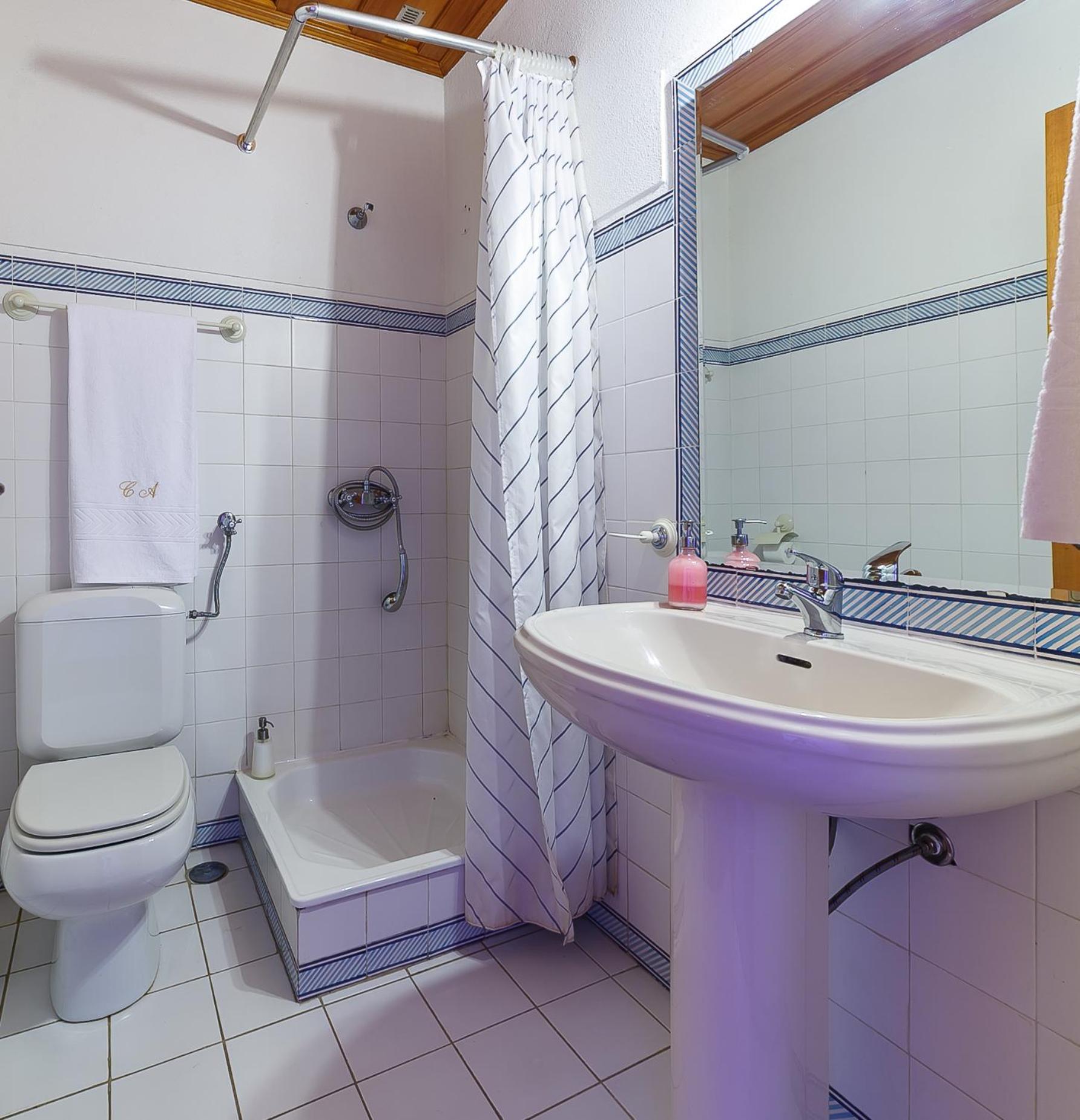 Budget Double Room photo 3