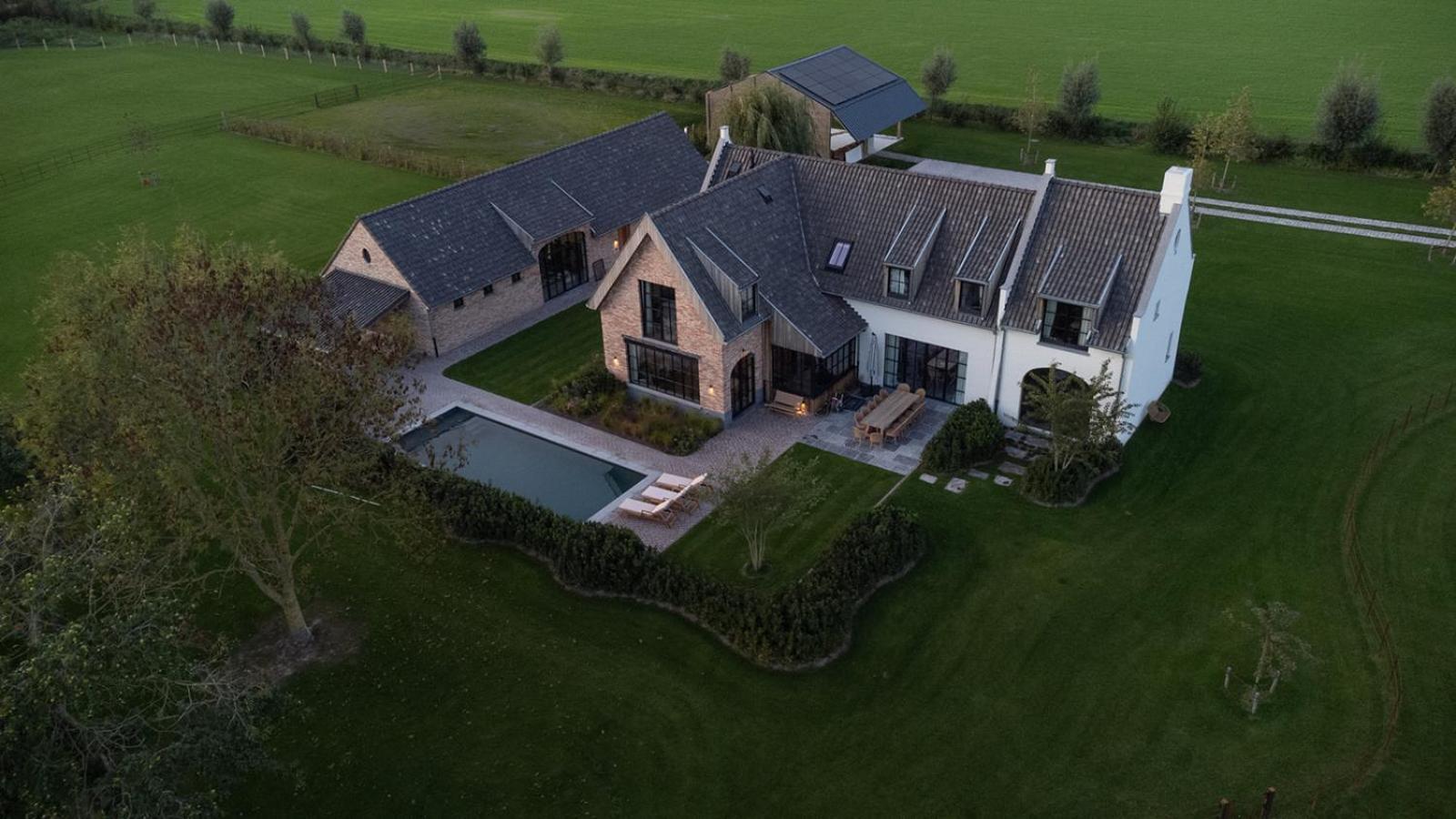 Villa photo 1