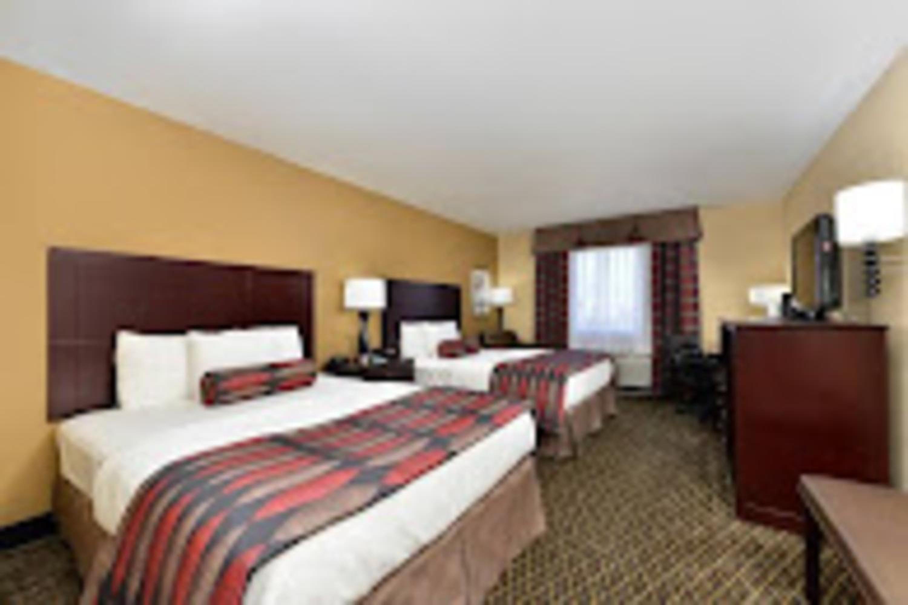 Queen Room with Two Queen Beds - Non-Smoking - Photo 3